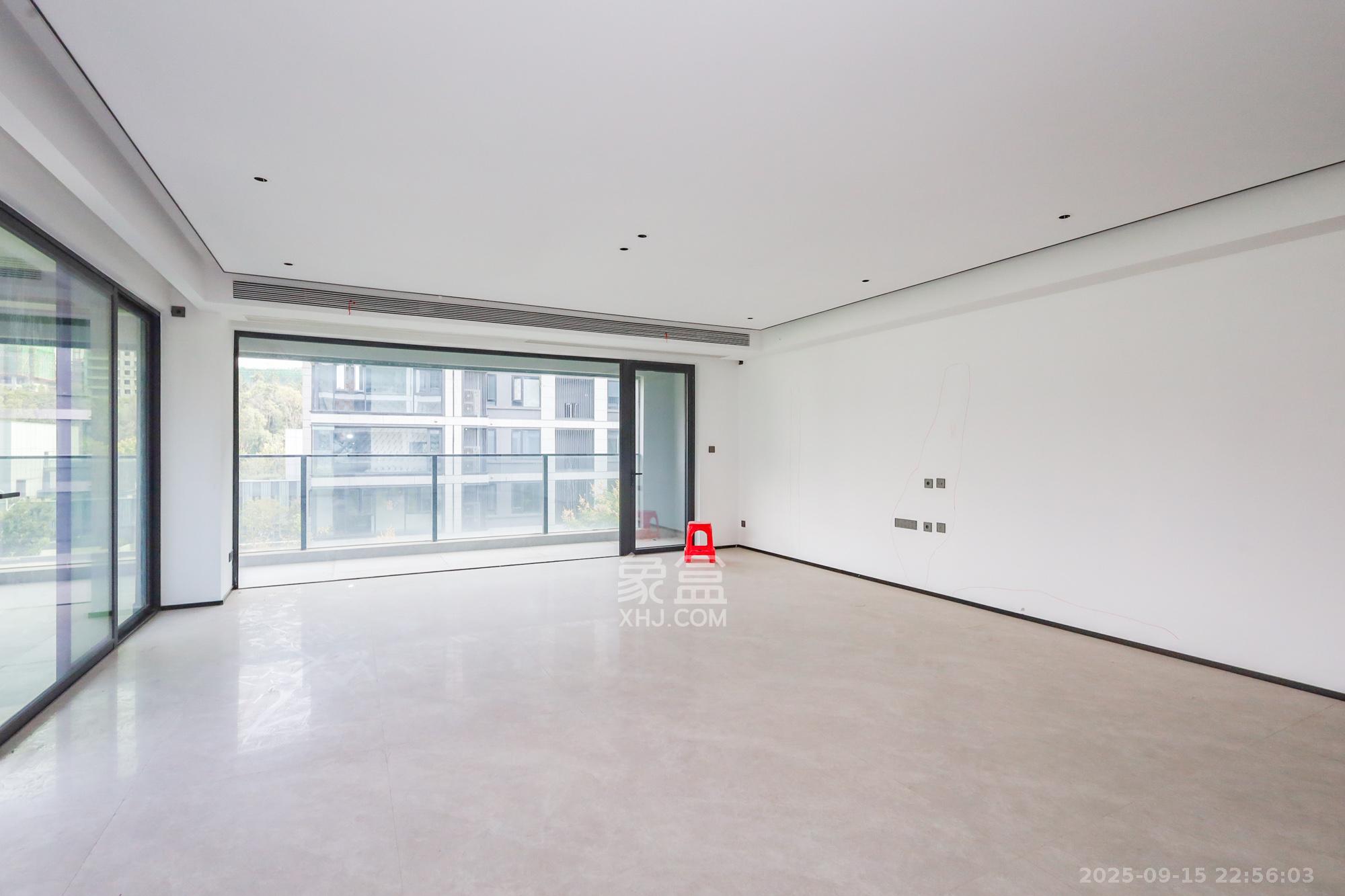 万科森林公园  4室2厅3卫    450.0万客厅