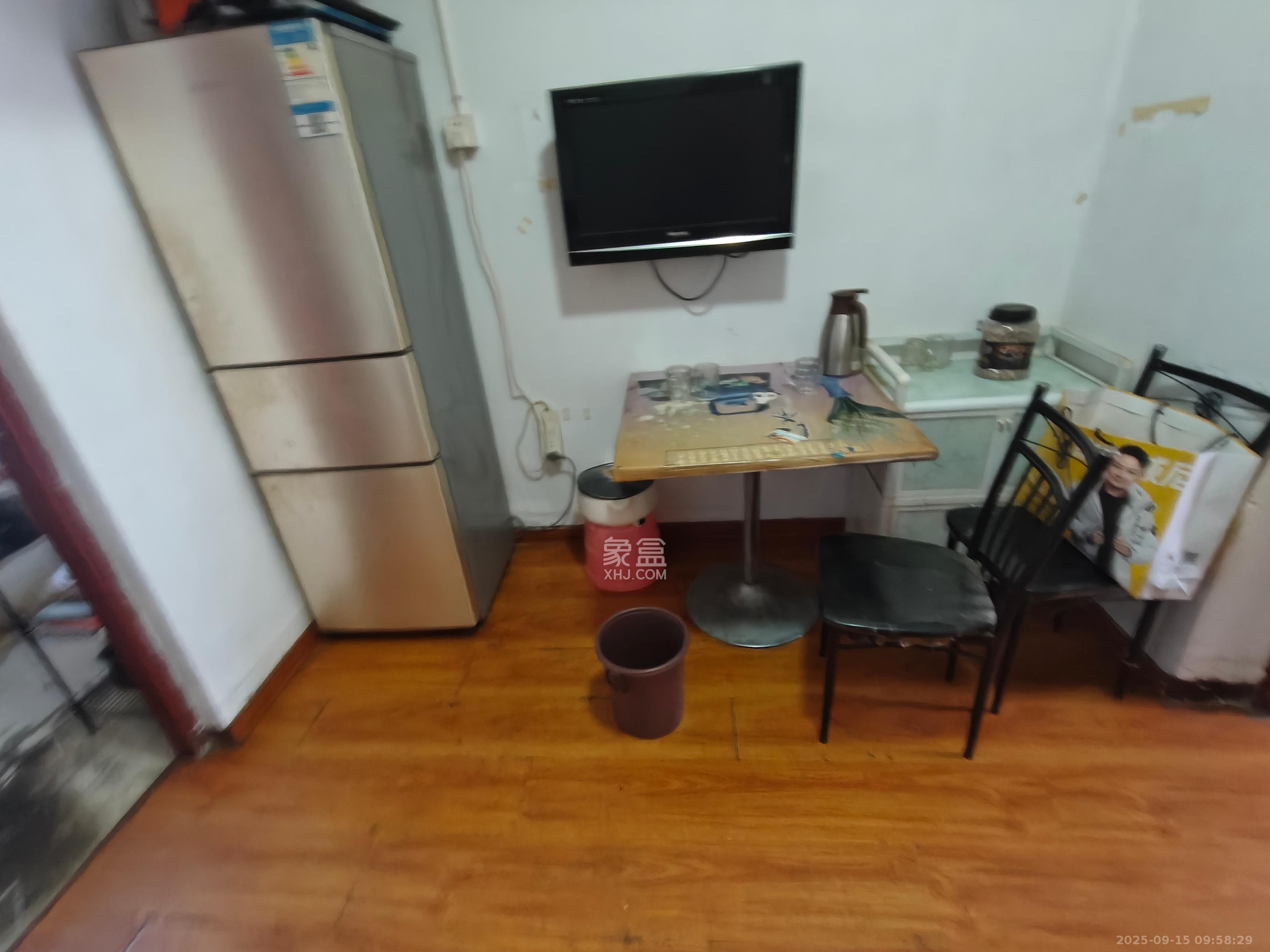 桐荫里社区  2室1厅1卫    1500.0元/月 桐荫里社区  2室1厅1卫    1500.0元/月室内图