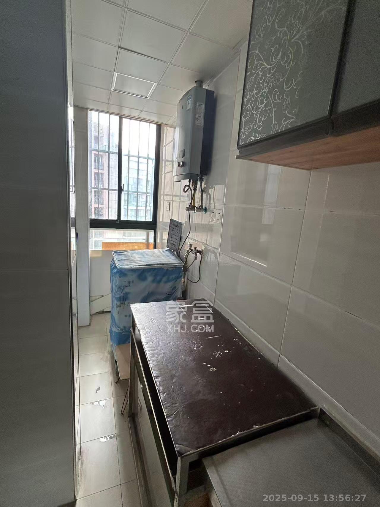 尊邸华庭  1室2厅1卫    2100.0元/月室内图