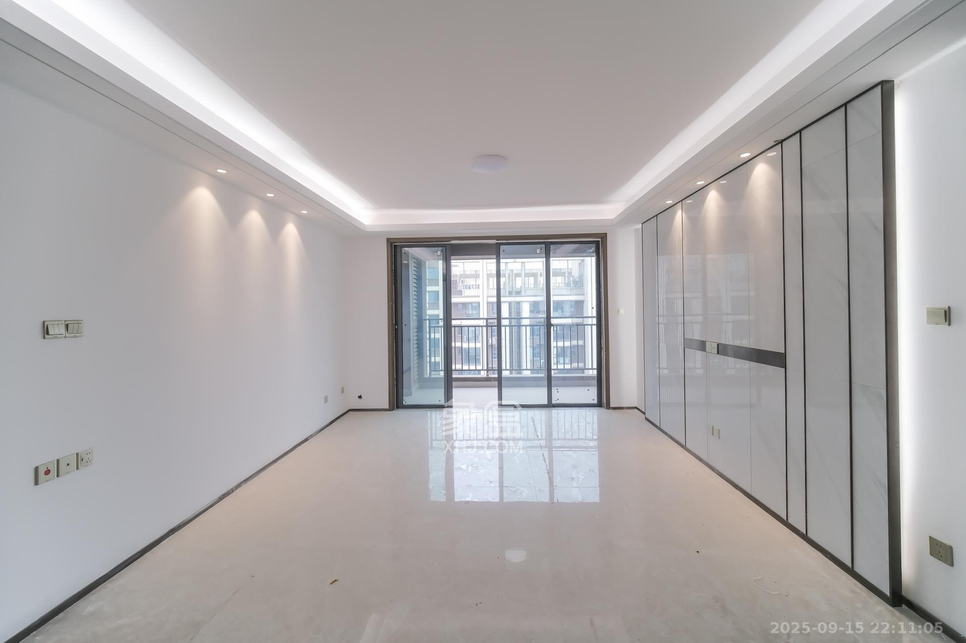 荣盛城  3室2厅2卫    105.8万 荣盛城  3室2厅2卫    105.8万客厅