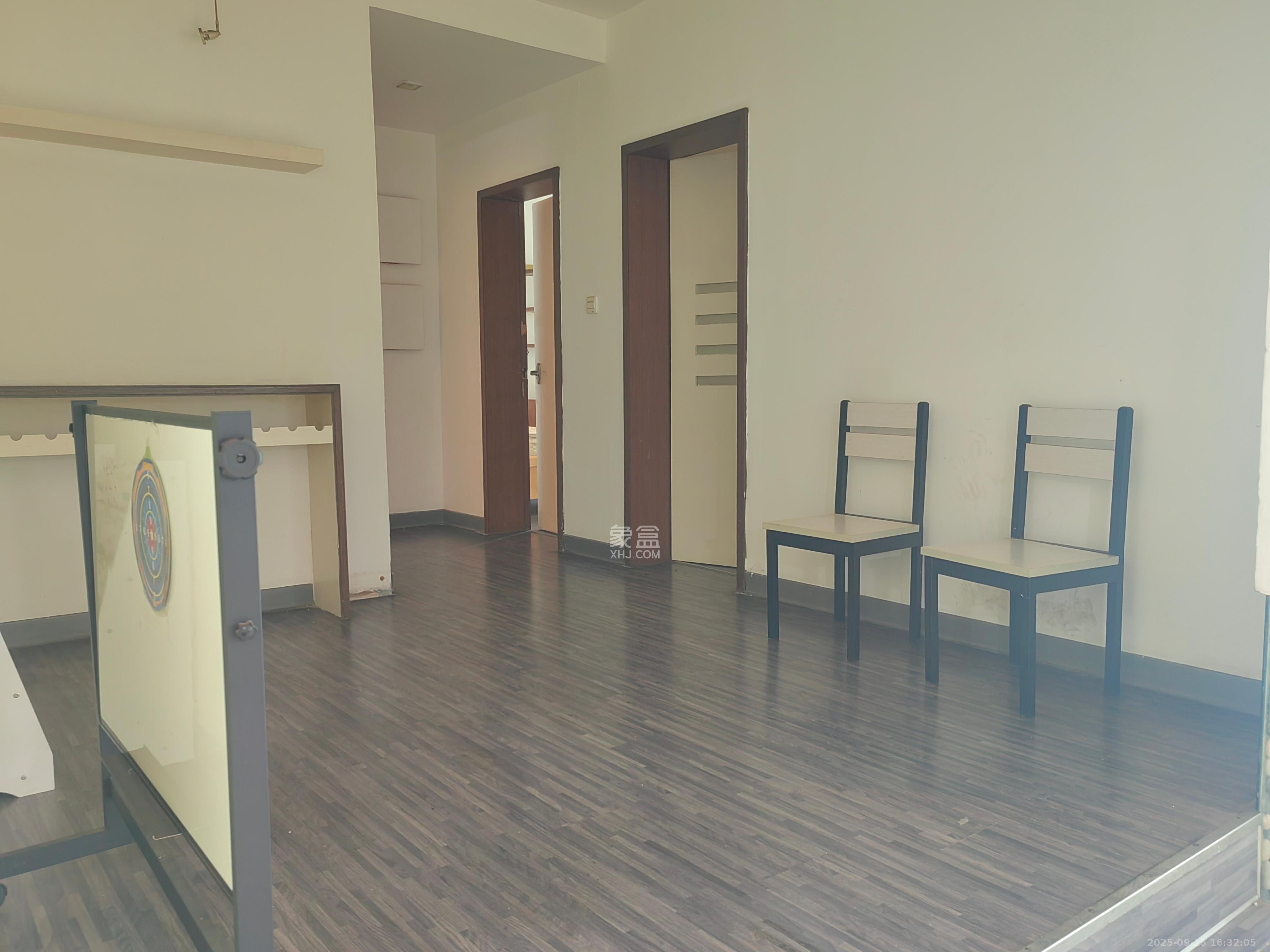 金色华庭 3室2厅2卫 3000.0元/月 金色华庭 3室2厅2卫 3000.0元/月室内图