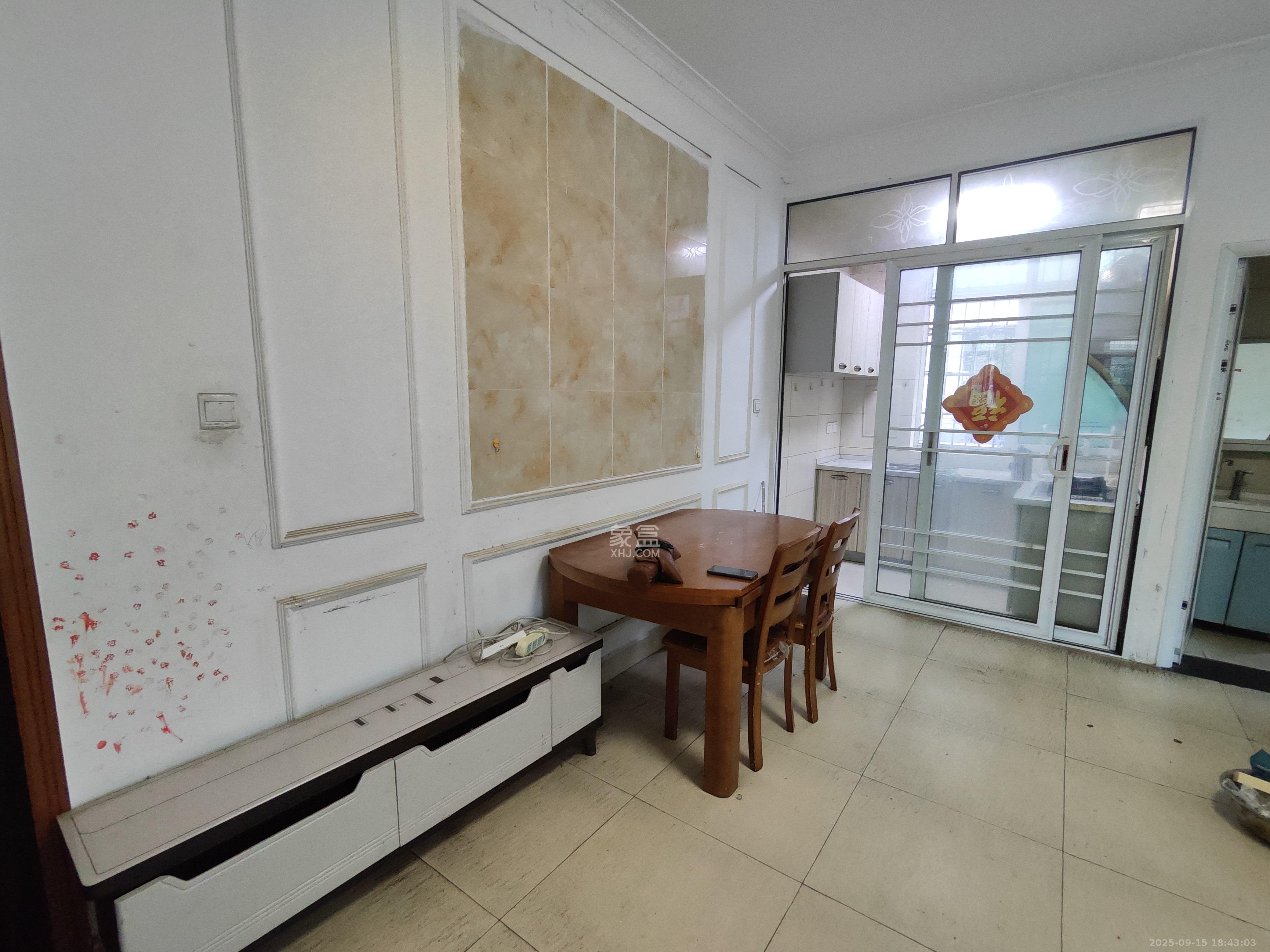 泉塘小区 2室2厅1卫 1000.0元/月 泉塘小区 2室2厅1卫 1000.0元/月室内图