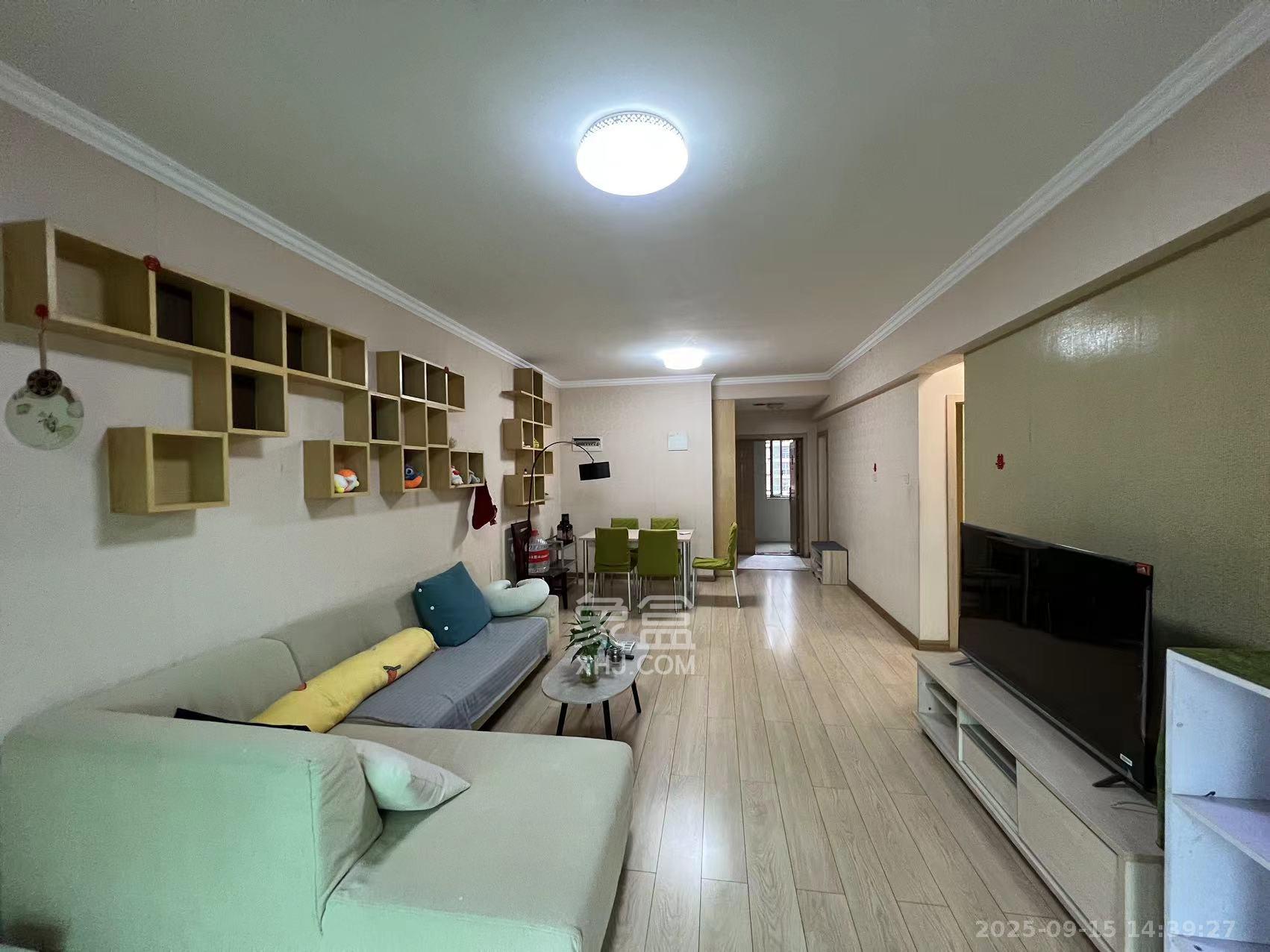 新城新世界一二三期 2室2厅1卫 2400.0元/月 新城新世界一二三期 2室2厅1卫 2400.0元/月室内图