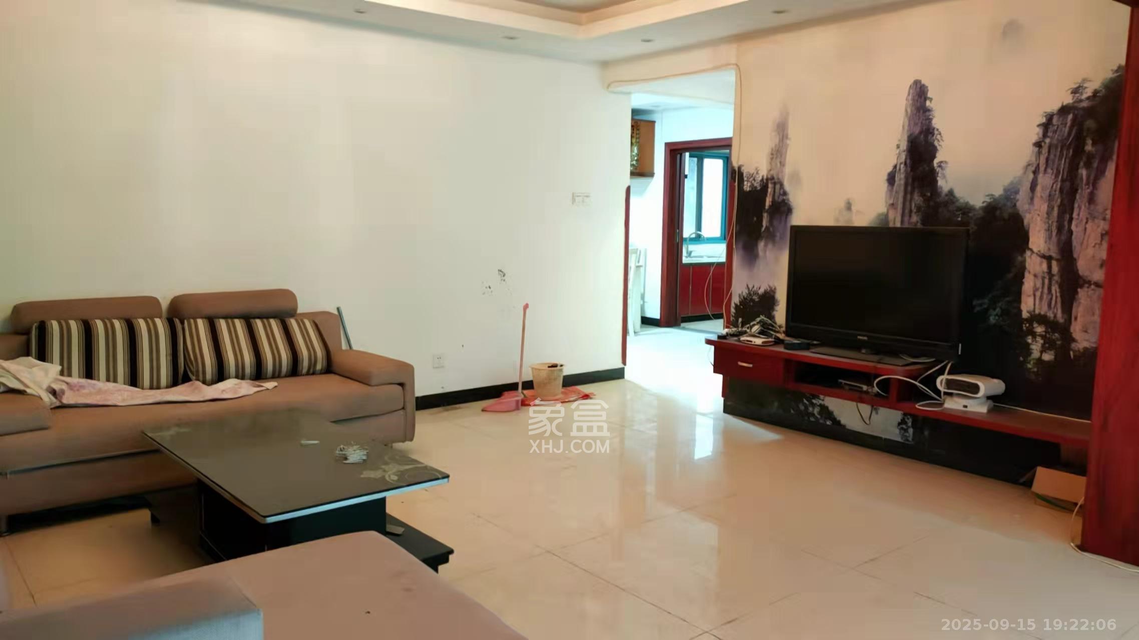 蝴蝶谷  4室2厅2卫    2000.0元/月室内图