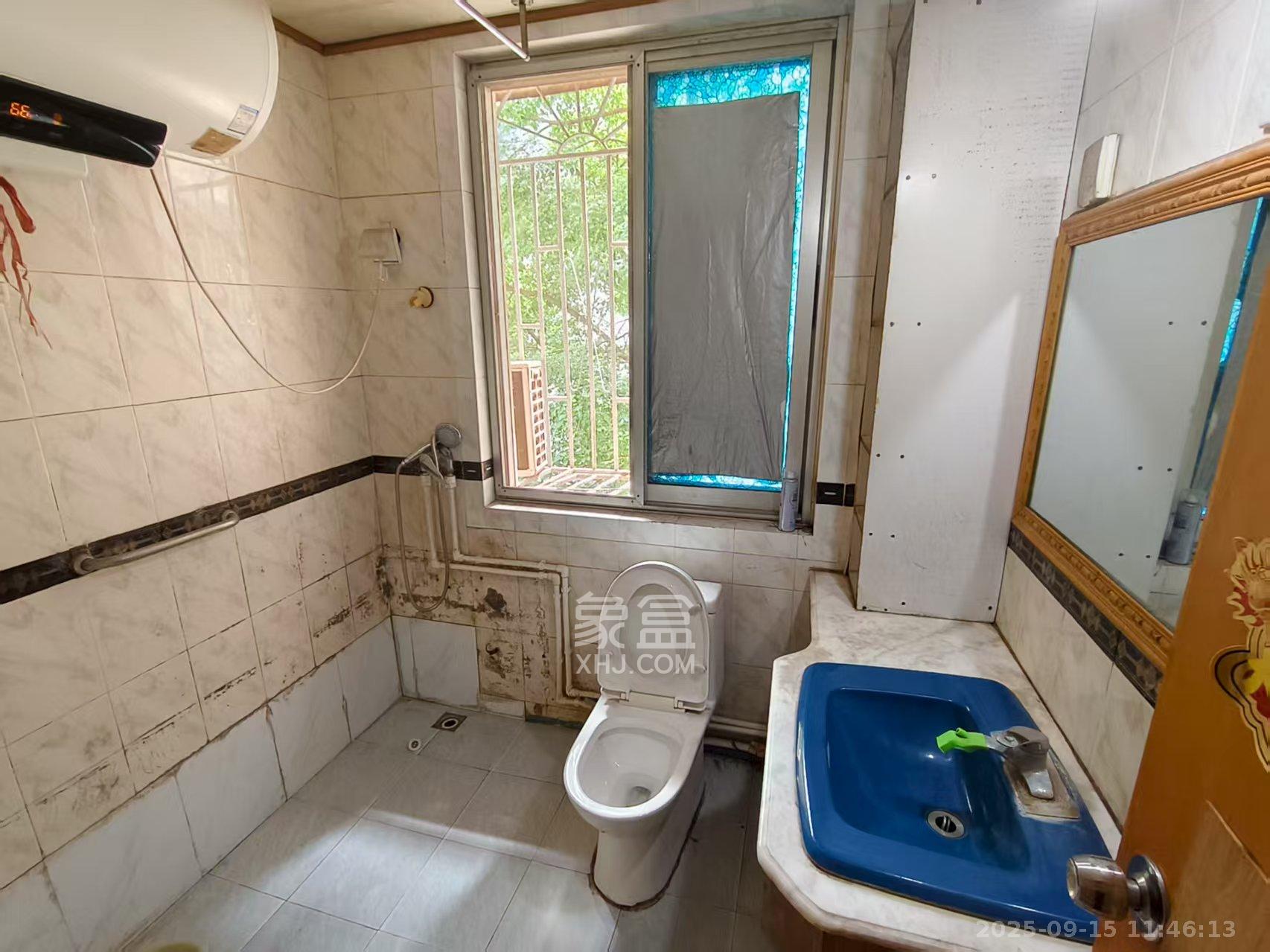 刑警之家  3室2厅2卫    2000.0元/月室内图