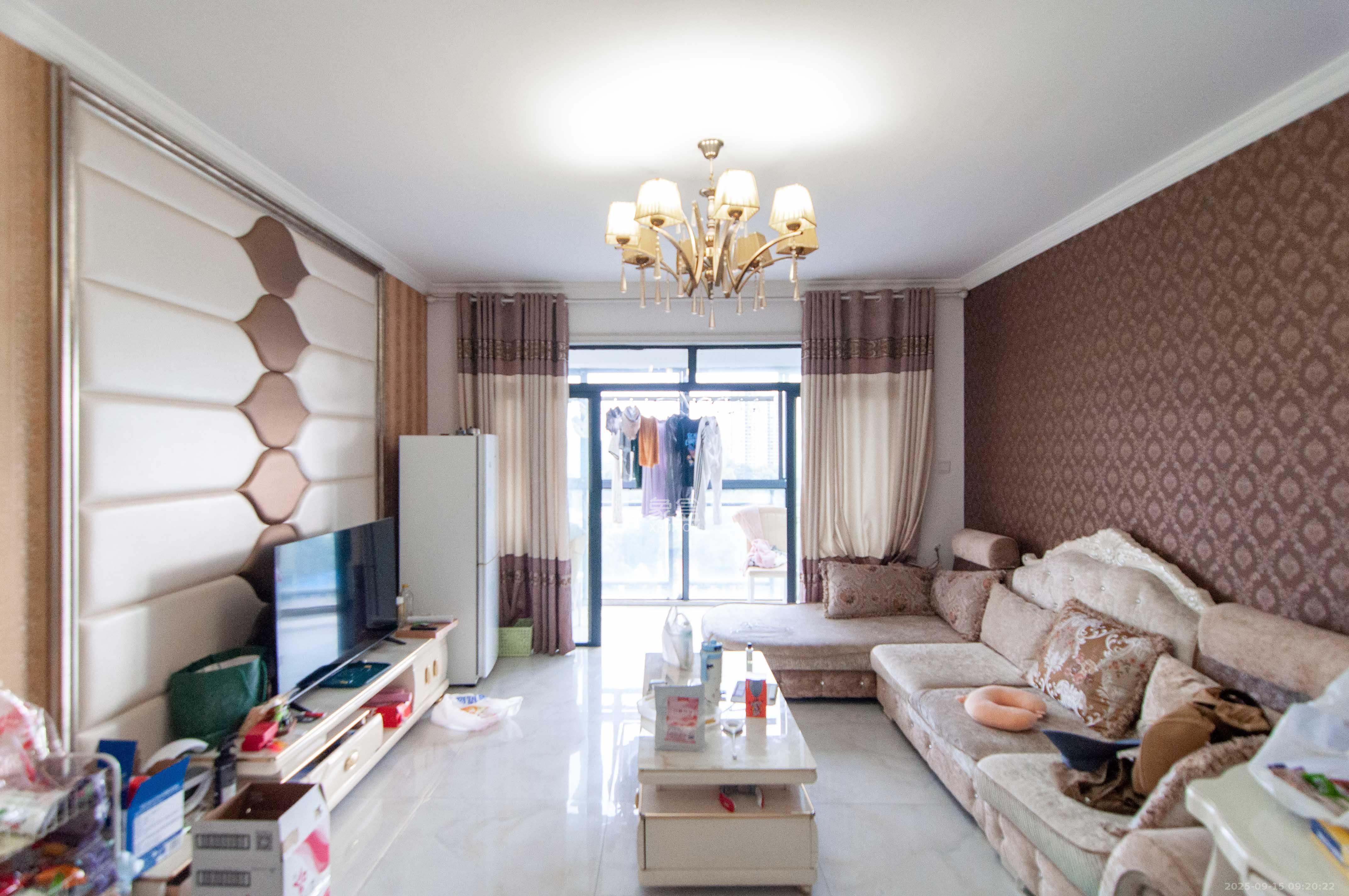 海林馨香雅苑  2室2厅1卫    70.0万 海林馨香雅苑  2室2厅1卫    70.0万客厅