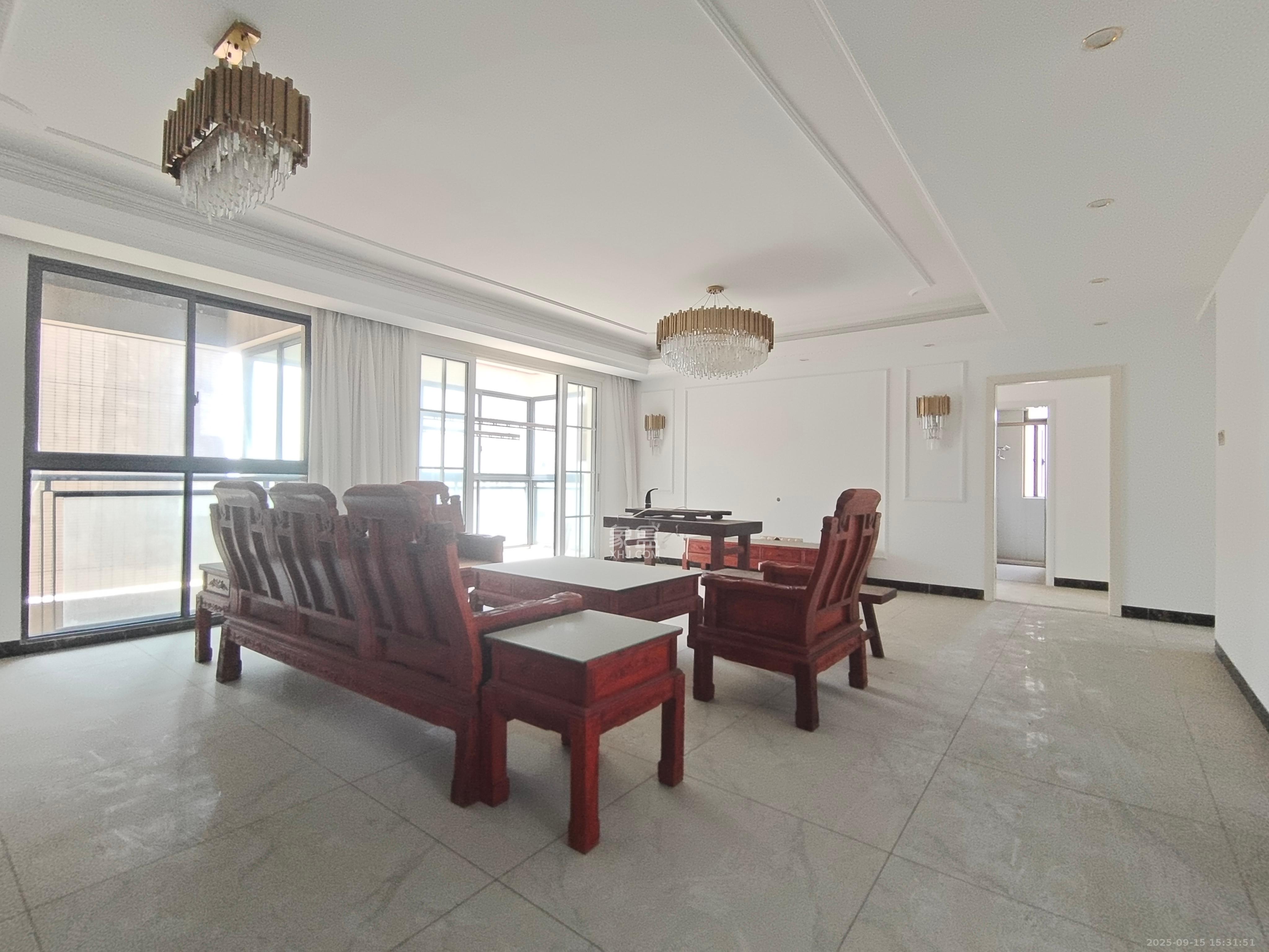 藏珑湖上国际花园  3室2厅2卫    3500.0元/月室内图