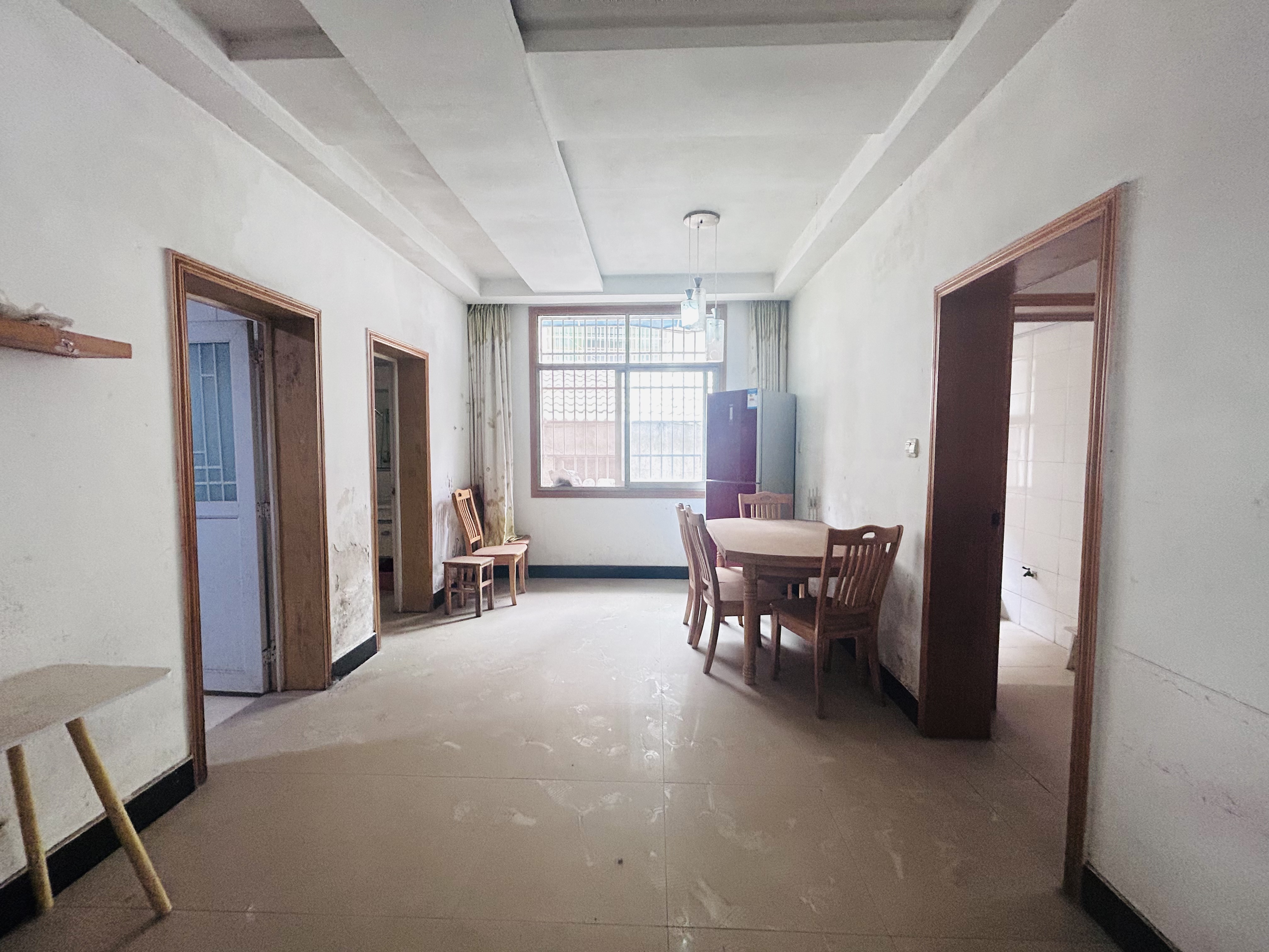 新建小区  3室2厅2卫   1100.00元/月室内图