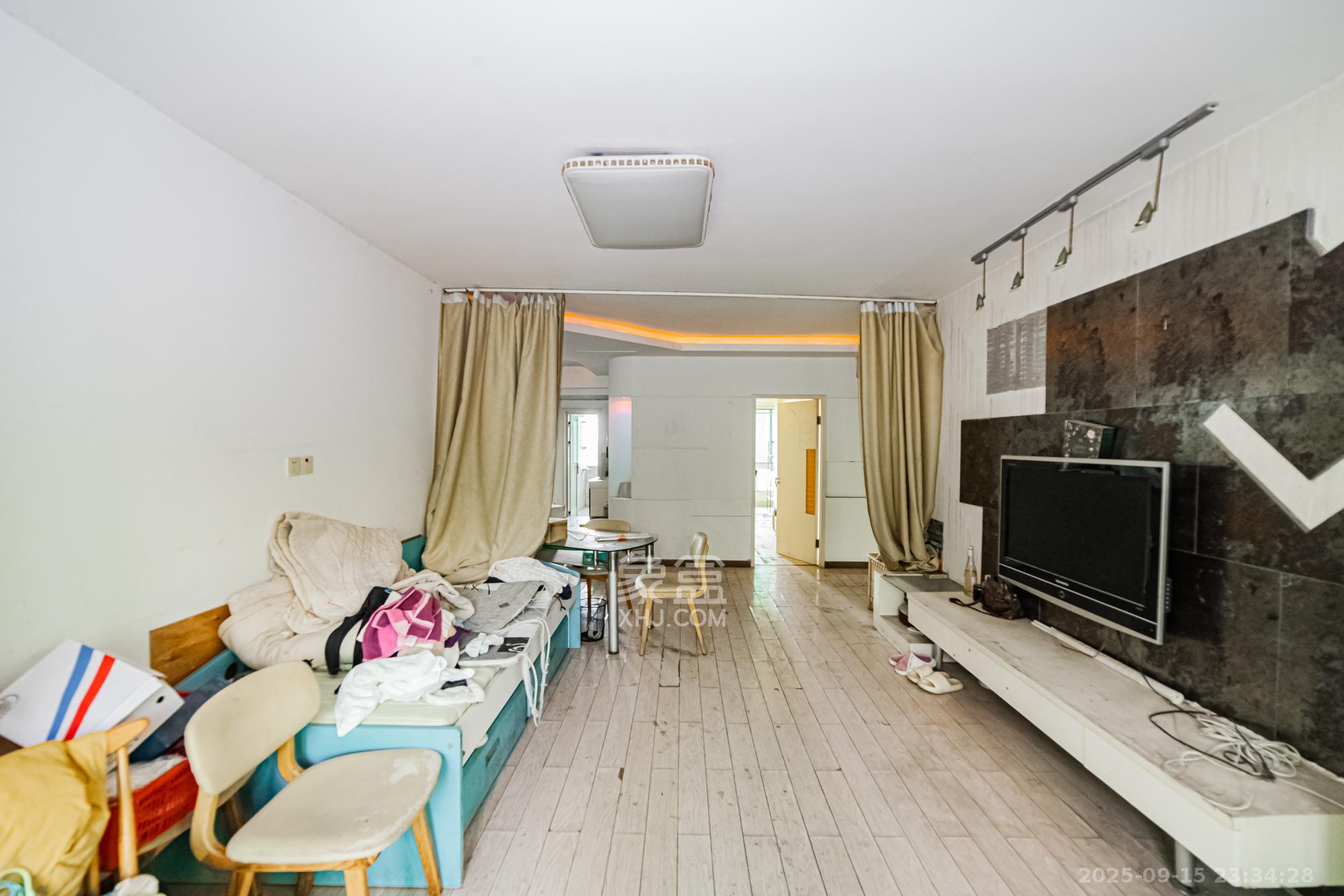 恒鑫澜北湾  3室2厅2卫    102.0万客厅