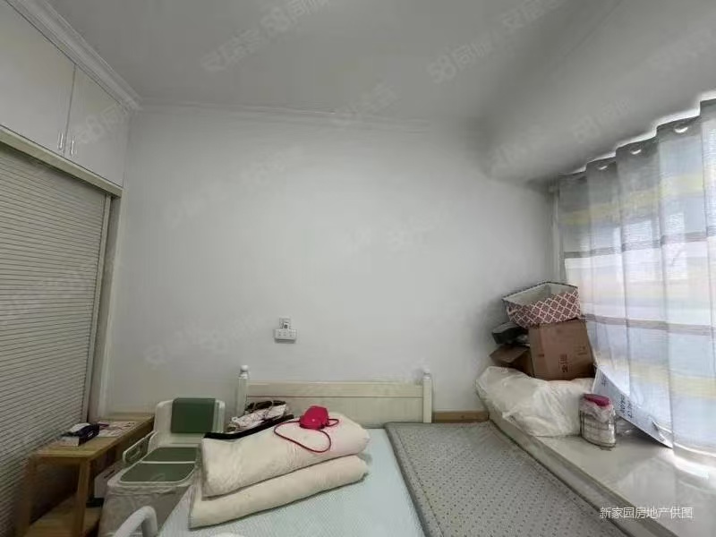 会龙山溪谷（住宅）  4室2厅2卫   73.80万室内图