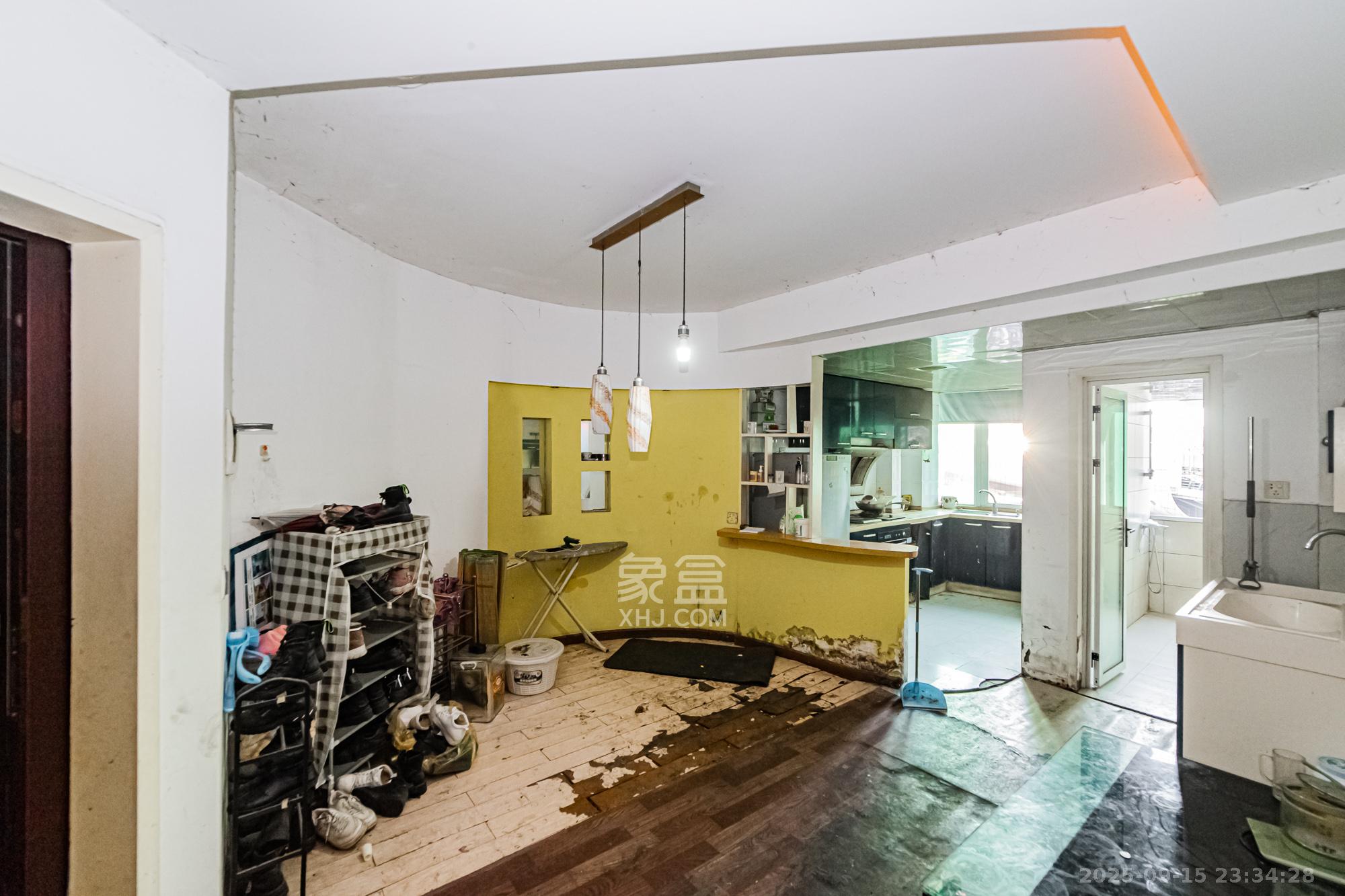 恒鑫澜北湾  3室2厅2卫    102.0万客厅