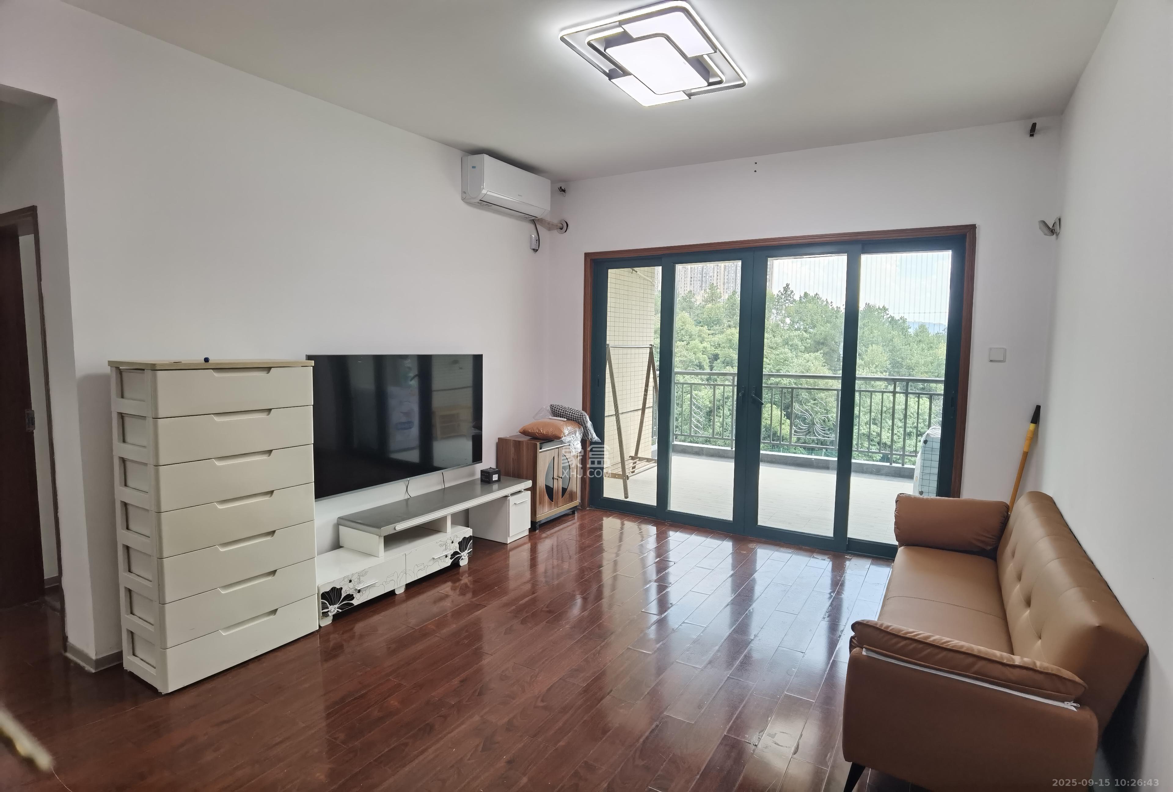 恒大华府 2室2厅1卫 2400.0元/月 恒大华府 2室2厅1卫 2400.0元/月室内图