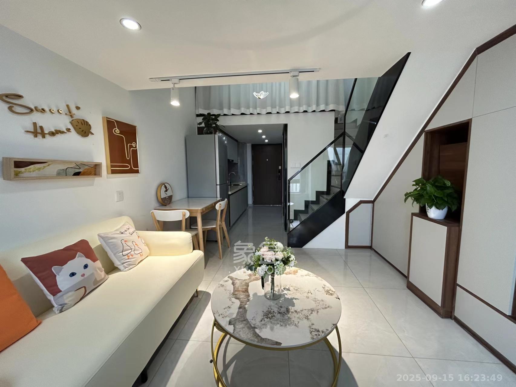 越秀悦湖台  2室1厅1卫    2400.0元/月室内图