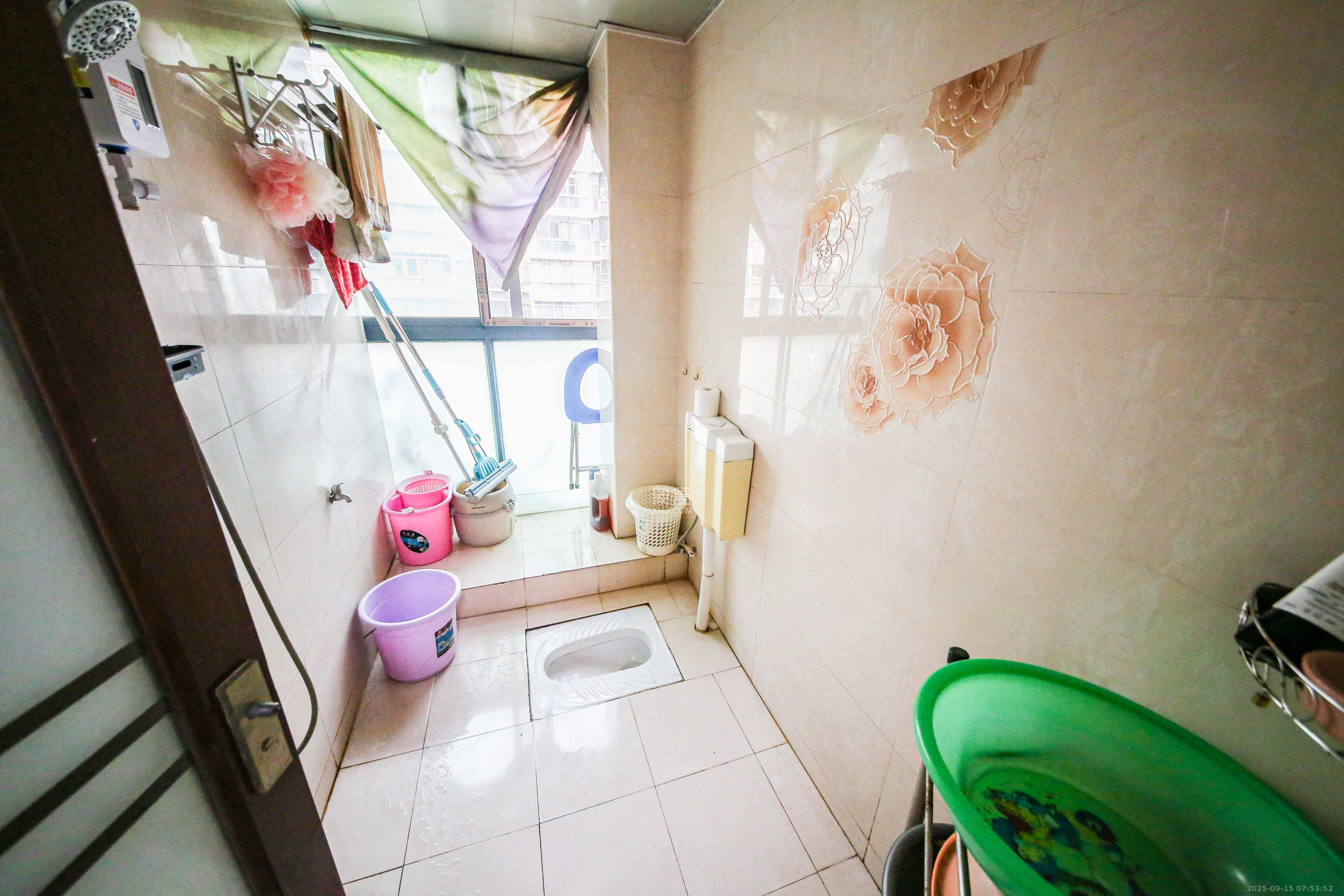 梦网景园 4室2厅2卫 168.0万 梦网景园 4室2厅2卫 168.0万卫生间