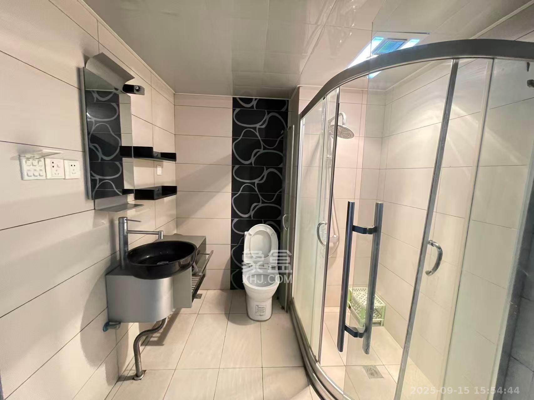 阳光100二期 3室2厅2卫 2800.0元/月 阳光100二期 3室2厅2卫 2800.0元/月室内图