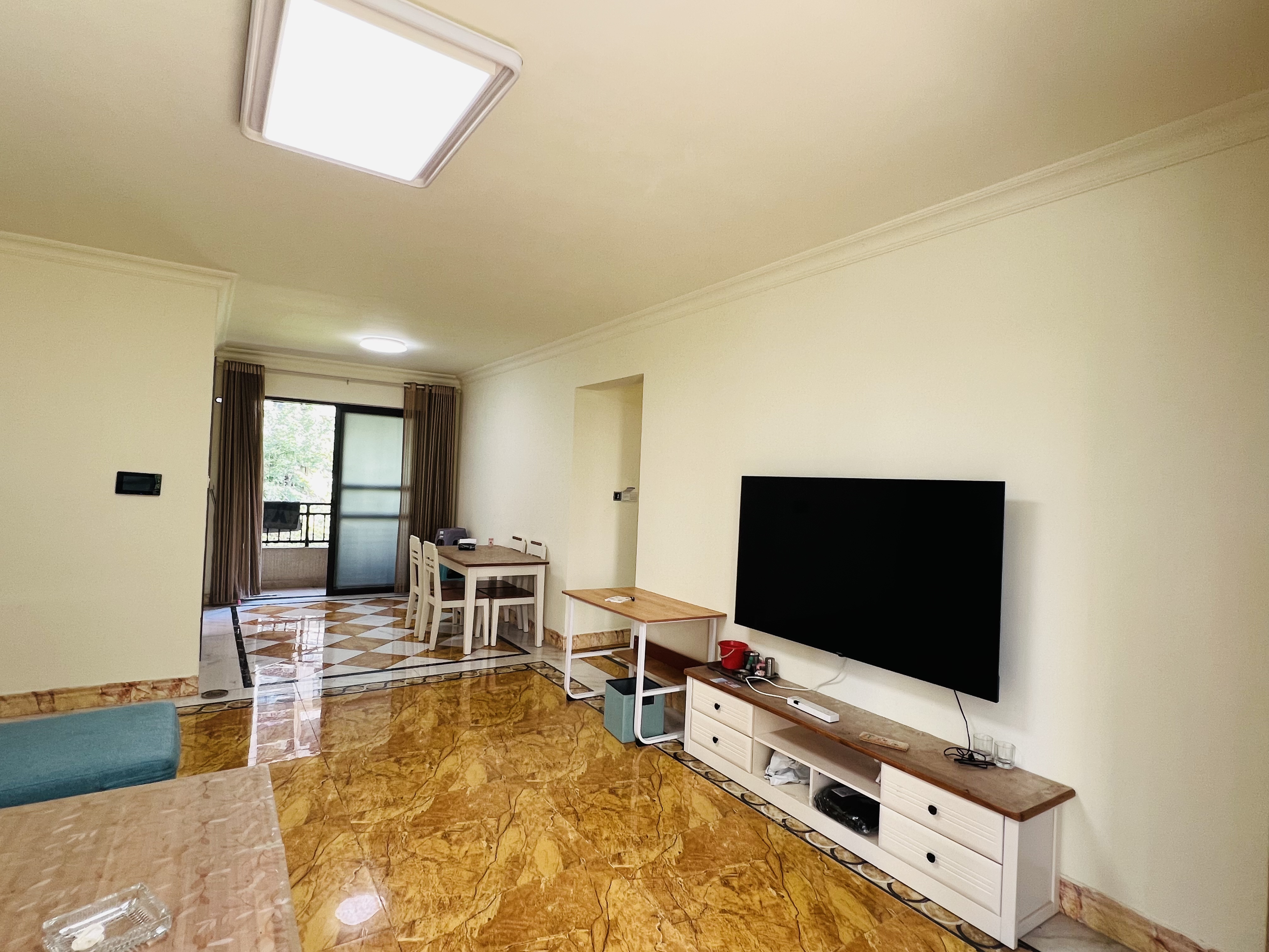 碧桂园 4室2厅2卫 2400.0元/月 碧桂园 4室2厅2卫 2400.0元/月室内图