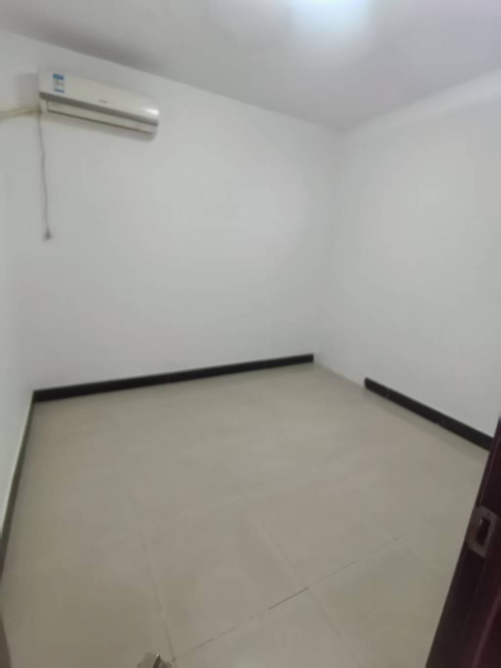 黄金塔安置小区散盘 4室3厅3卫 2500.0元/月 黄金塔安置小区散盘 4室3厅3卫 2500.0元/月室内图