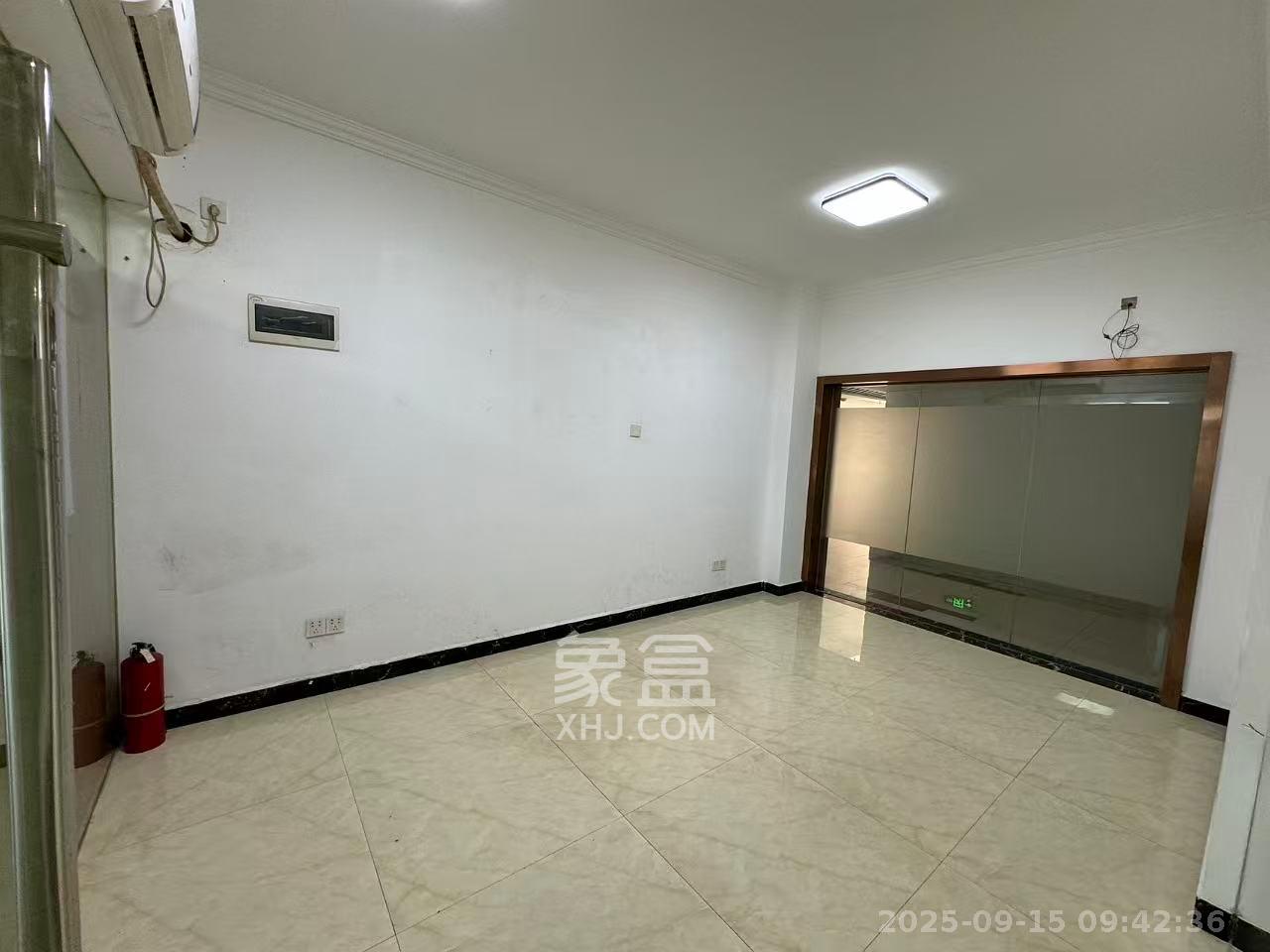 长房中庭国际(东郡华蓉广场) 2室1厅1卫 6300.0元/月 长房中庭国际(东郡华蓉广场) 2室1厅1卫 6300.0元/月室内图