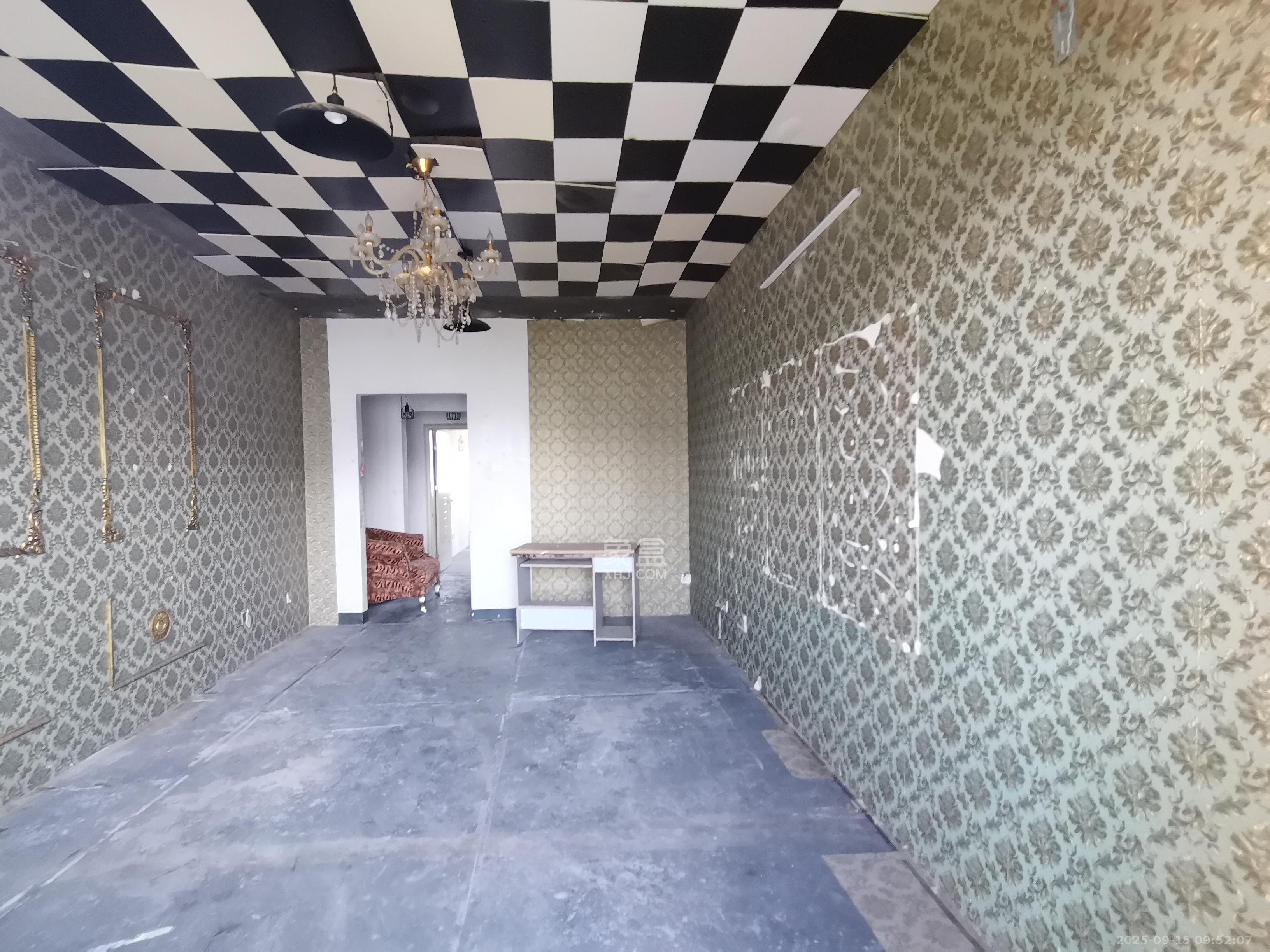 阳光100二期  4室2厅2卫    1800.0元/月室内图