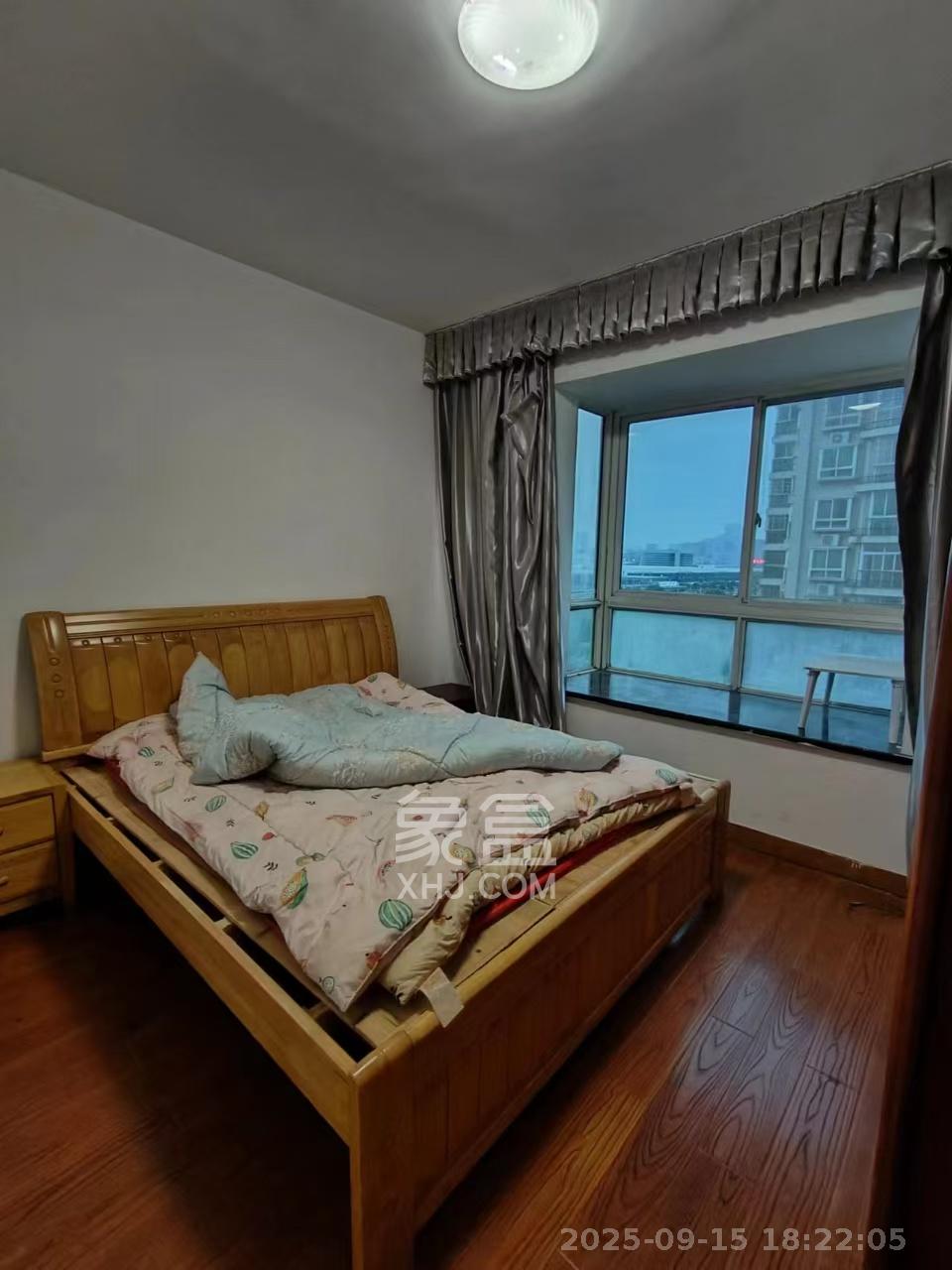 麓谷加州阳光  3室2厅2卫    2800.0元/月室内图