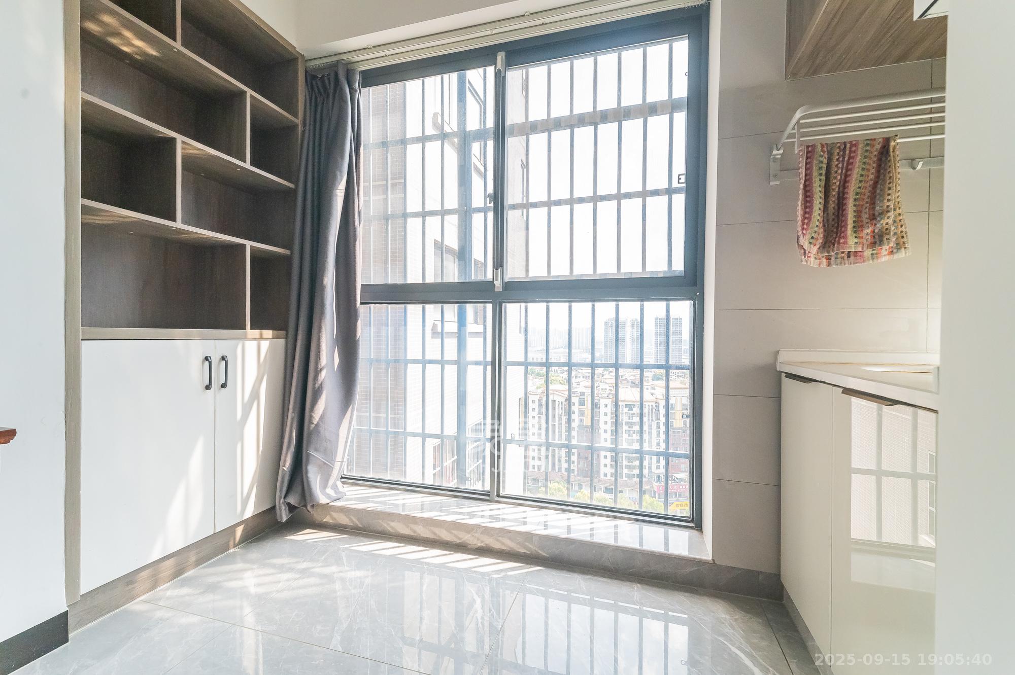 深业喜汇 2室2厅1卫 56.0万 深业喜汇 2室2厅1卫 56.0万阳台