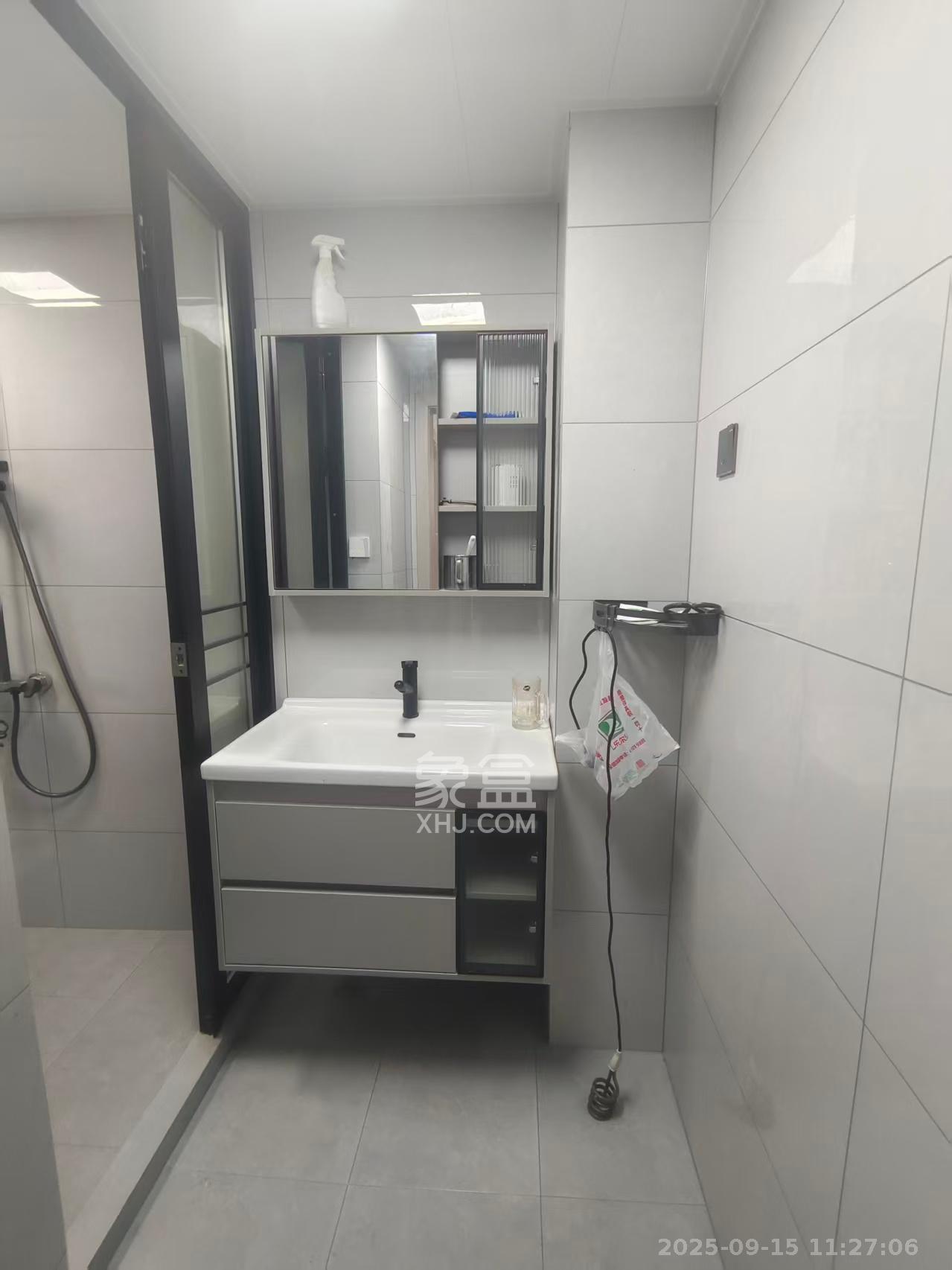 荣盛城 4室2厅2卫 2000.0元/月 荣盛城 4室2厅2卫 2000.0元/月室内图