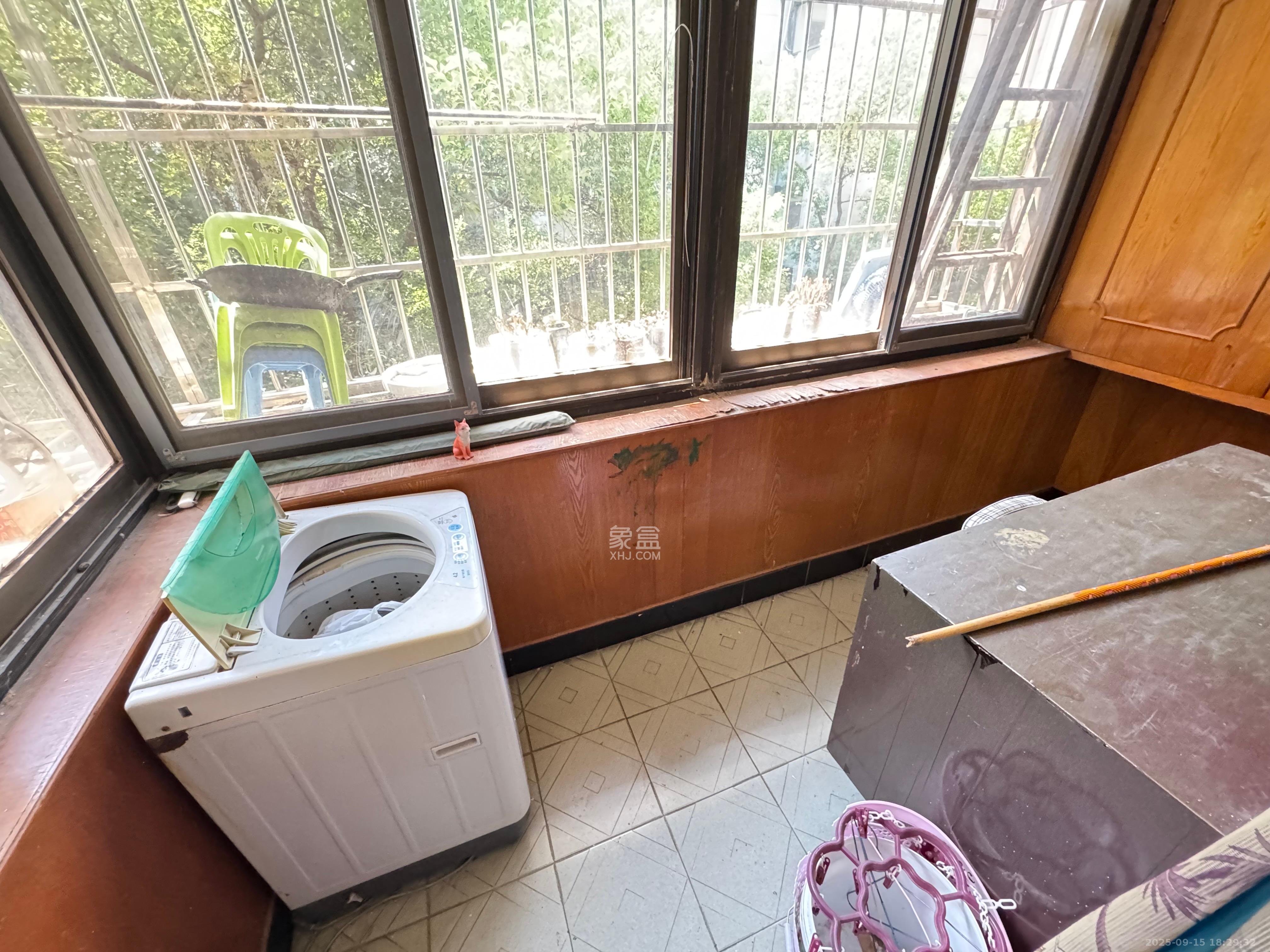 红旗区一片  2室1厅1卫    1700.0元/月室内图