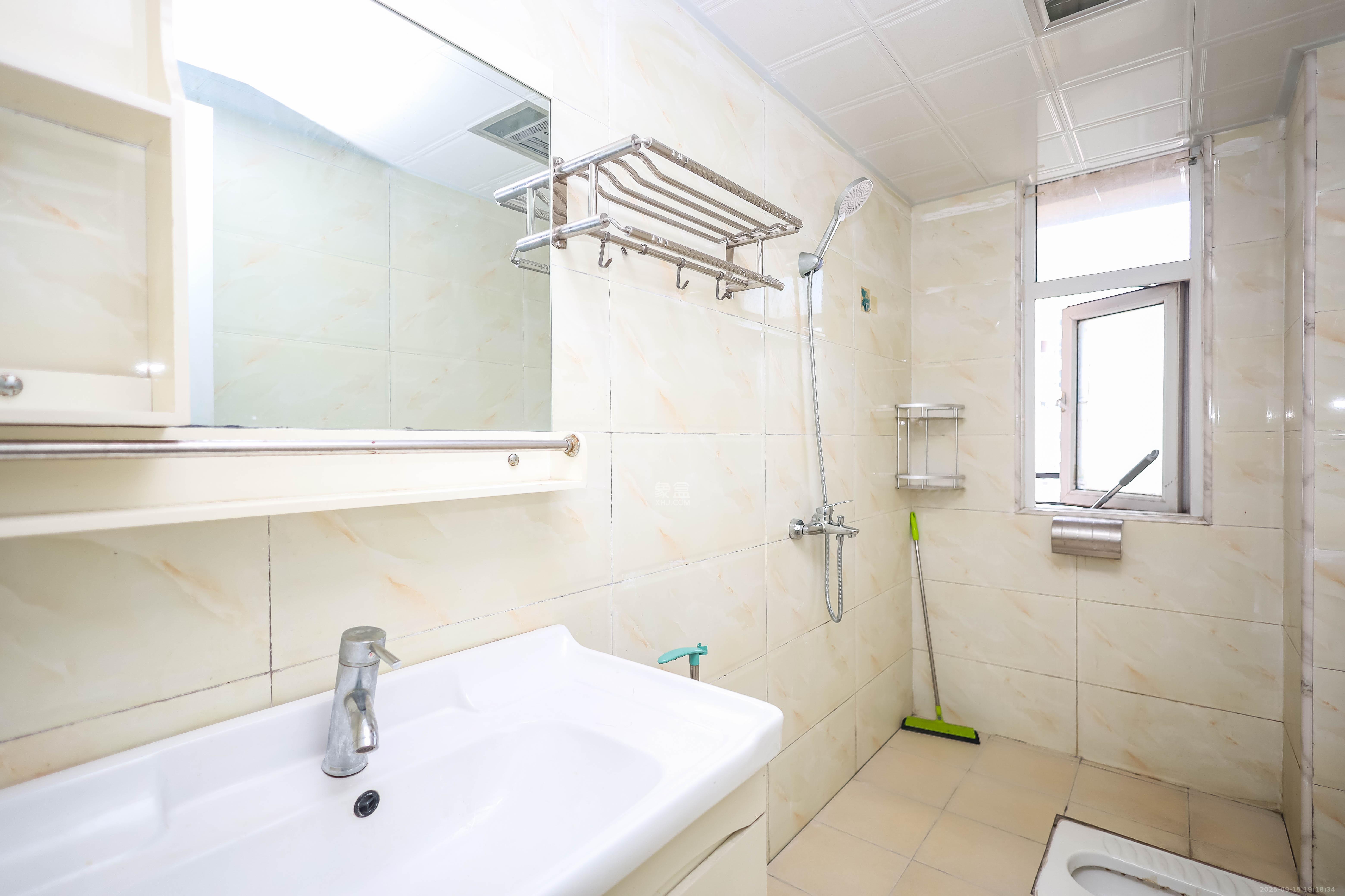 天麓尚层  3室1厅2卫    76.8万卫生间