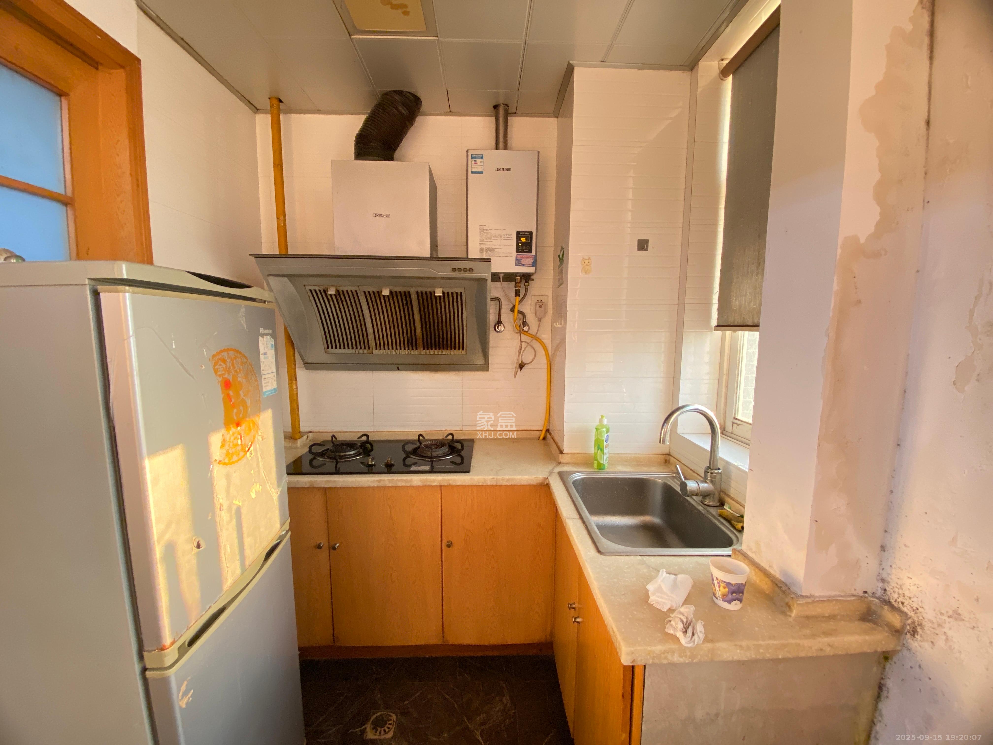 芙蓉公馆  1室1厅1卫    1600.0元/月室内图