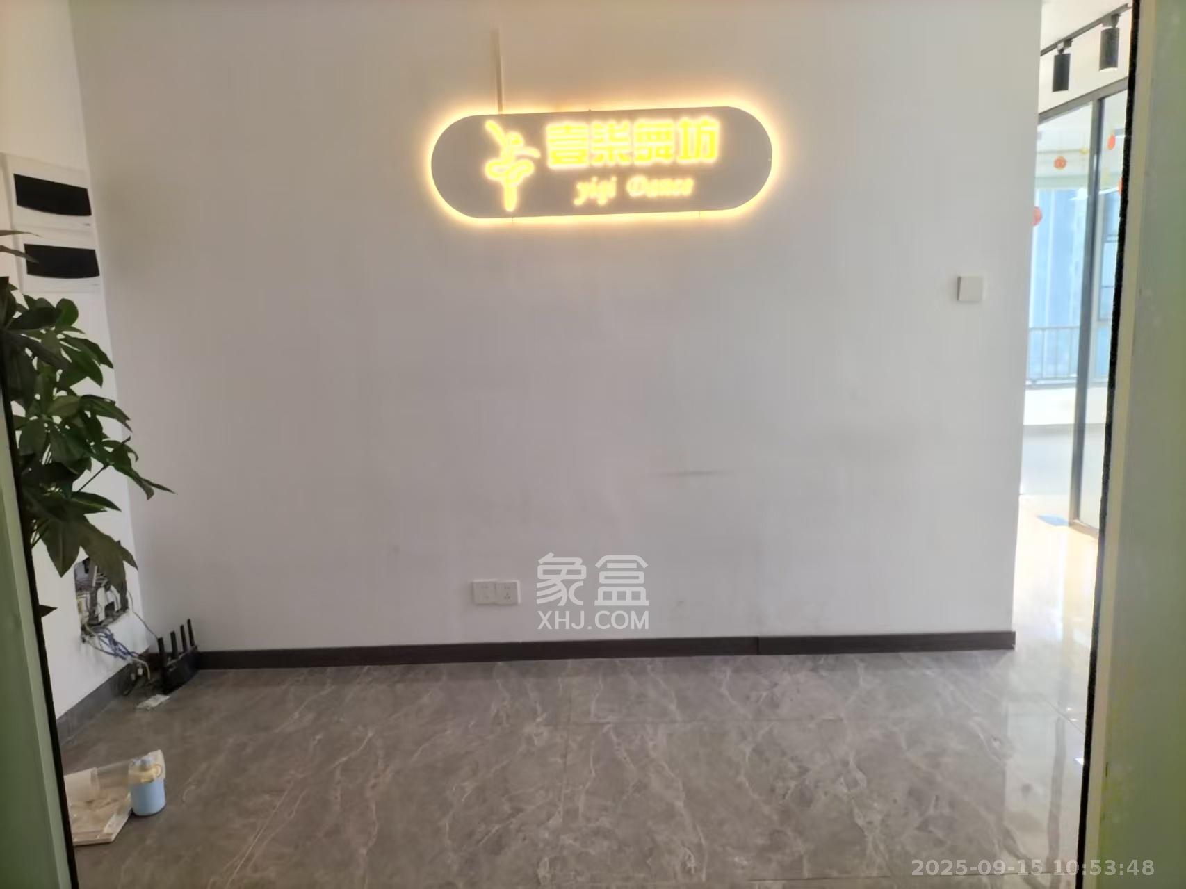梅溪湖金茂湾  1室1厅1卫   6800.00元/月