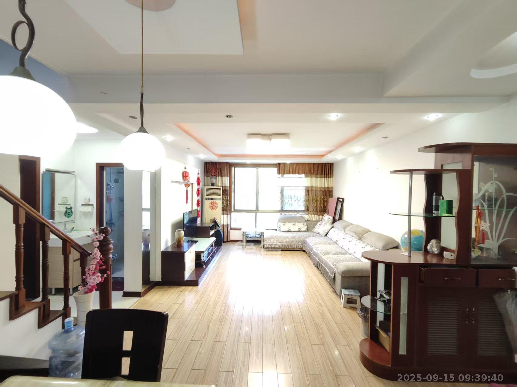 阳明山庄  4室2厅2卫    2700.0元/月 阳明山庄  4室2厅2卫    2700.0元/月