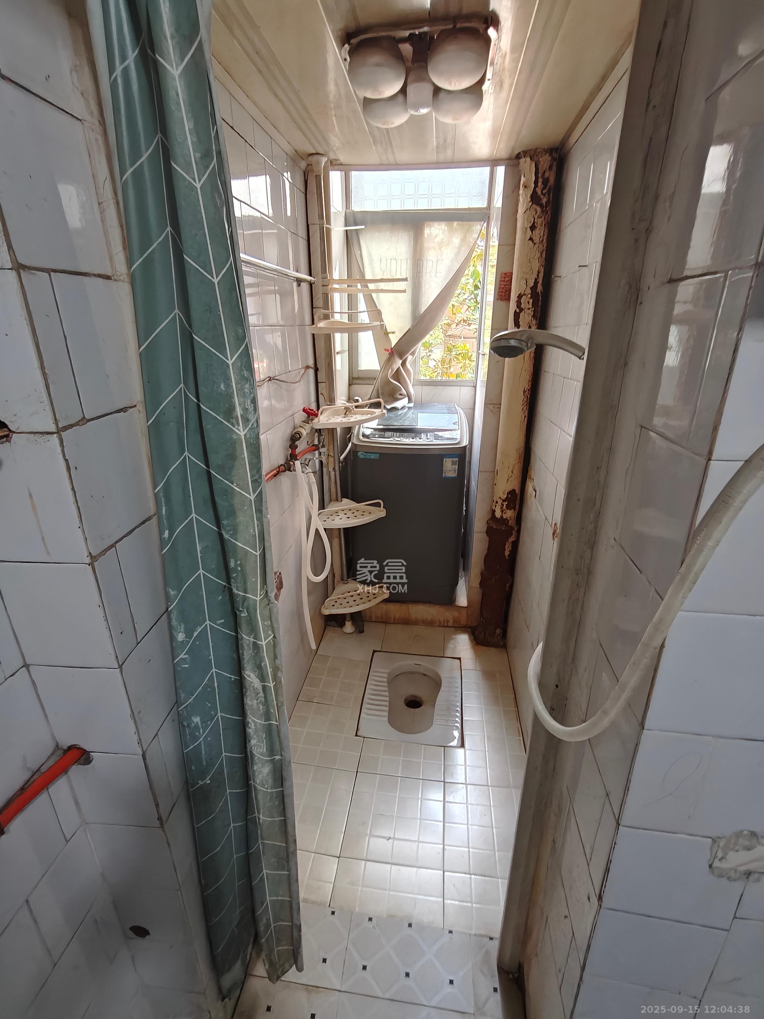 红旗区三片  1室1厅1卫    1300.0元/月室内图