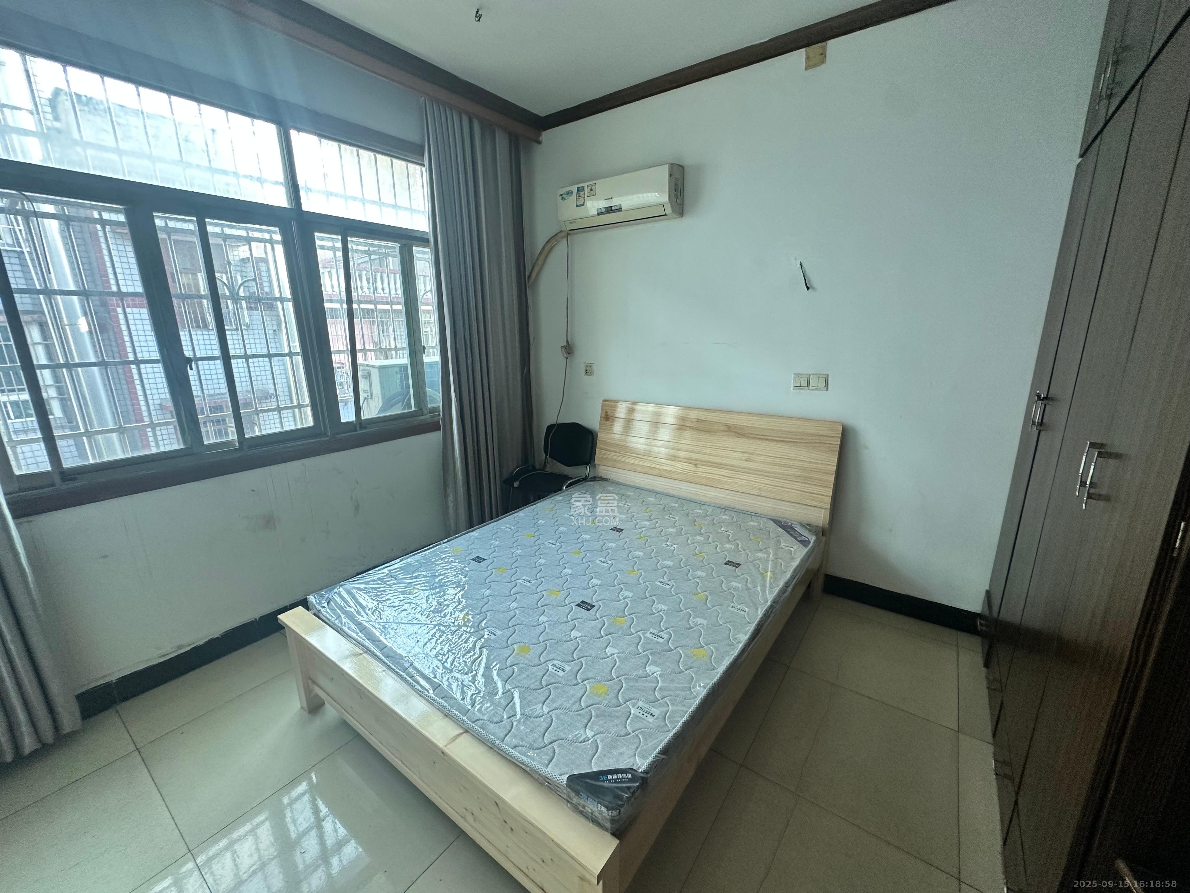 阳荷塘小区 1室1厅1卫 1050.0元/月 阳荷塘小区 1室1厅1卫 1050.0元/月室内图