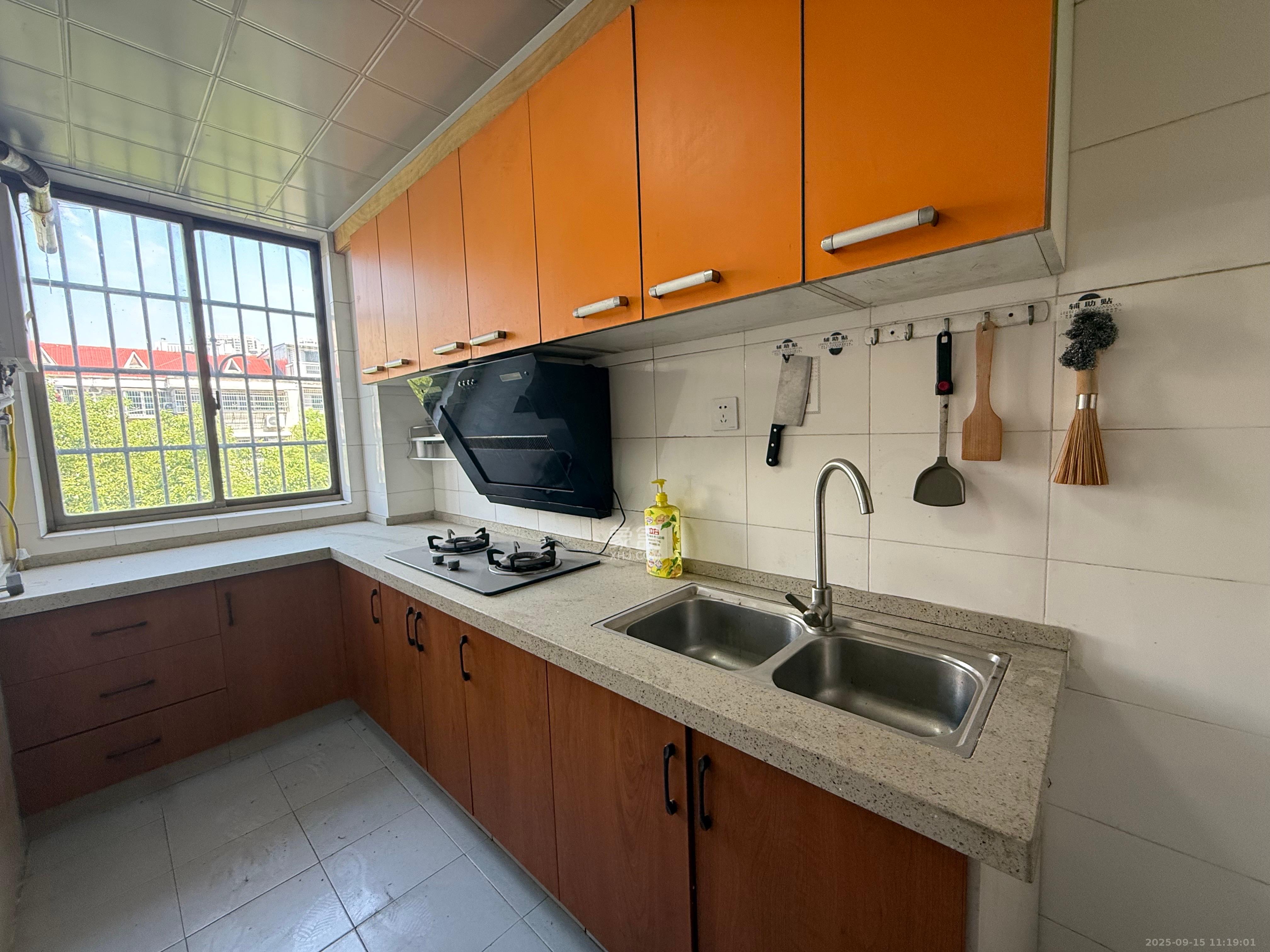 岳北社区  1室0厅0卫    2300.0元/月室内图