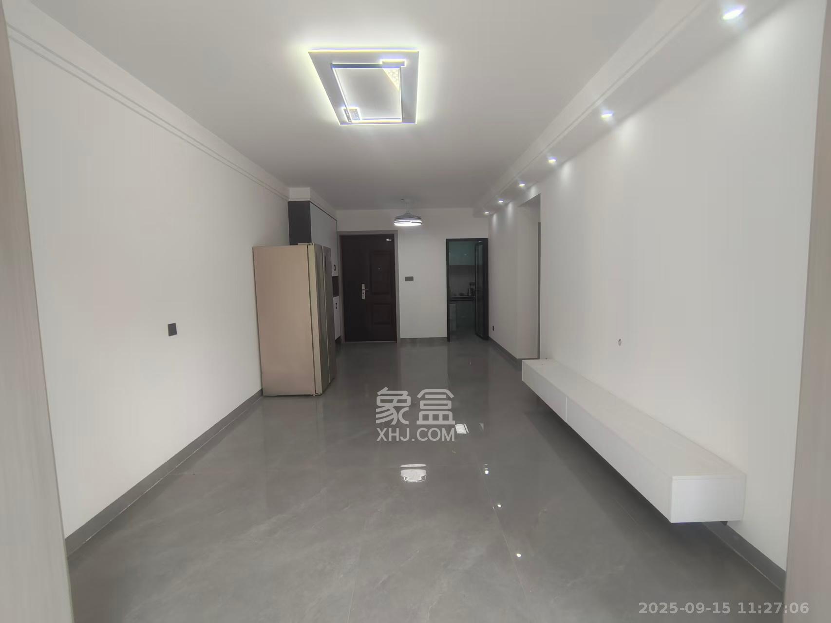 荣盛城 4室2厅2卫 2000.0元/月 荣盛城 4室2厅2卫 2000.0元/月室内图