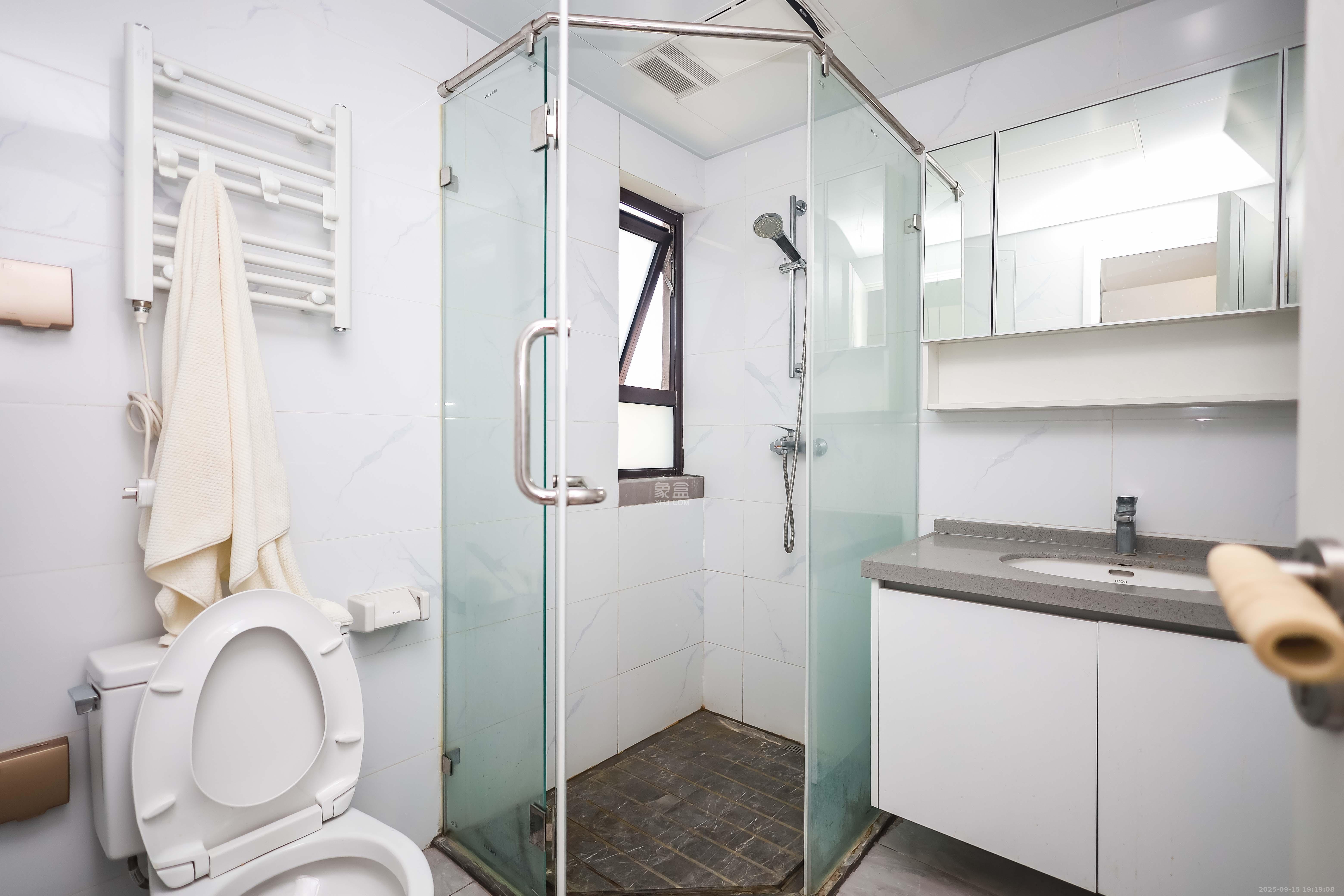 金基芳华 4室2厅2卫 145.0万 金基芳华 4室2厅2卫 145.0万卫生间