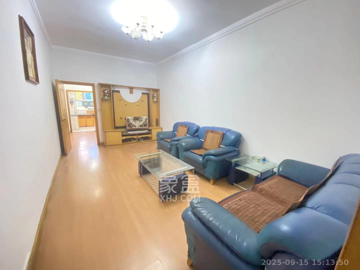 湘农桥社区  3室2厅2卫    2000.0元/月室内图