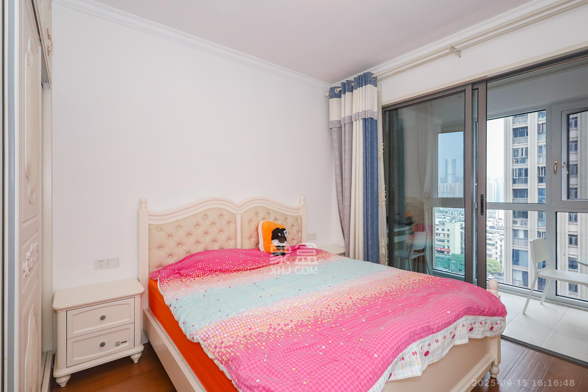 八方小区C区  3室2厅1卫    330.0万 八方小区C区  3室2厅1卫    330.0万卧室