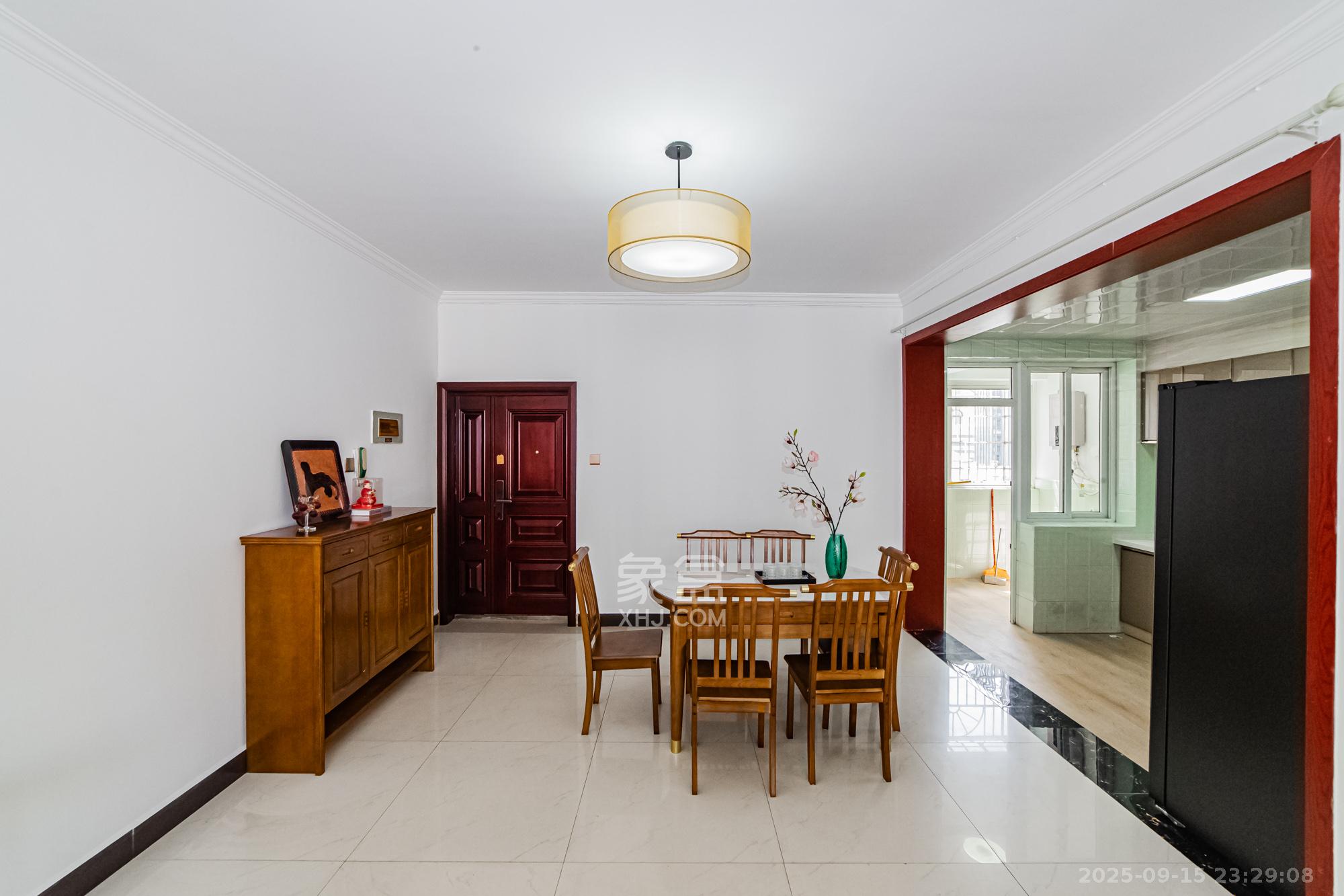 明珠苑  3室2厅2卫    89.8万客厅