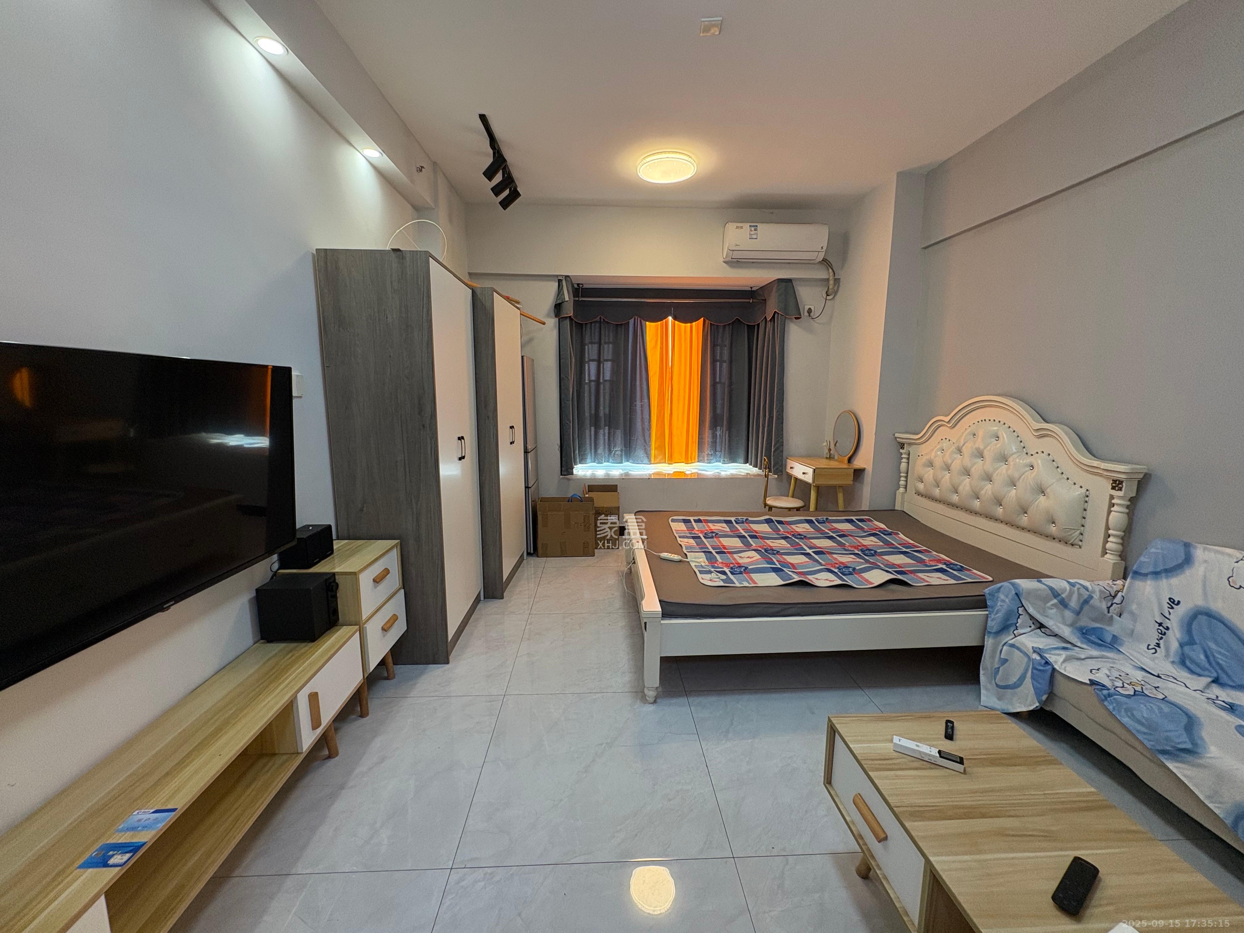 芙蓉万国城MOMA（卓越汇富苑）  1室1厅1卫    1500.0元/月