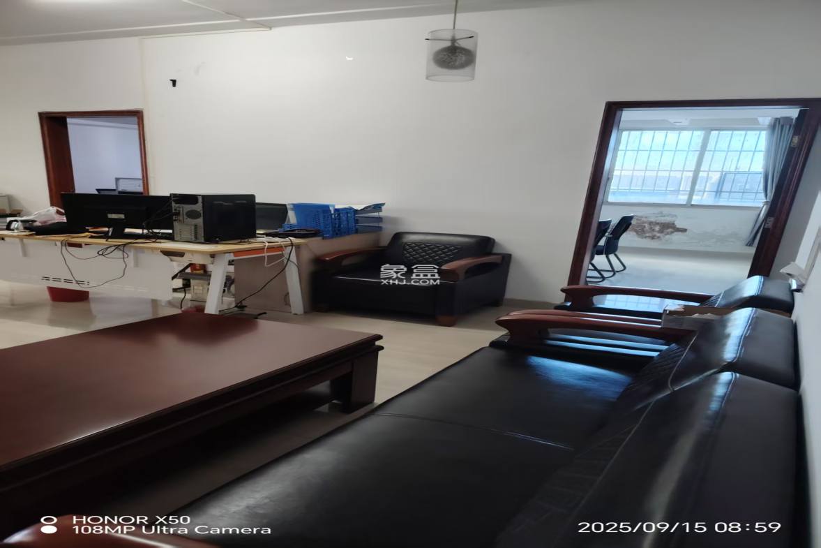 金茂大厦 4室2厅2卫 3200.0元/月 金茂大厦 4室2厅2卫 3200.0元/月室内图