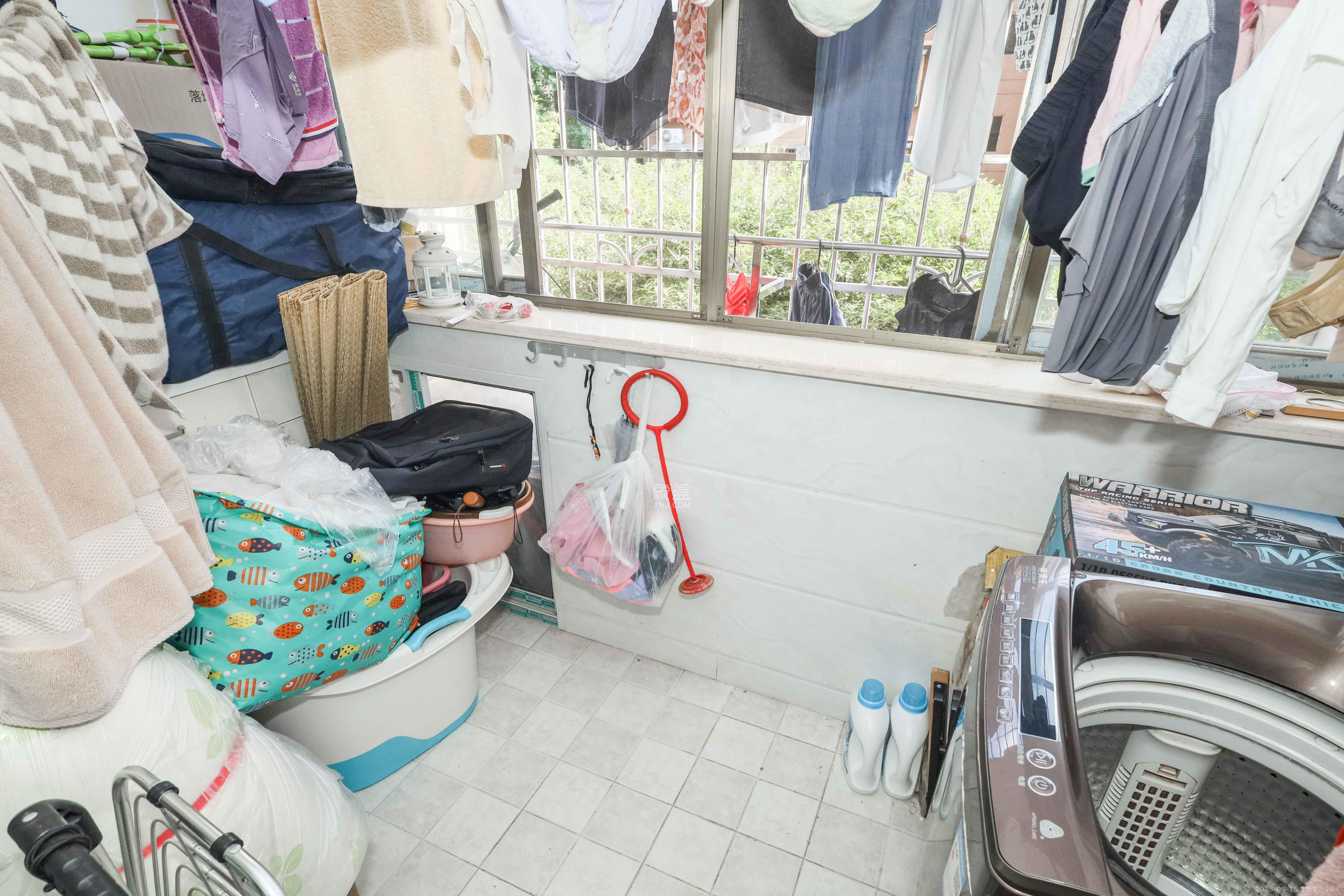 涉外花园 3室2厅2卫 72.0万 涉外花园 3室2厅2卫 72.0万阳台