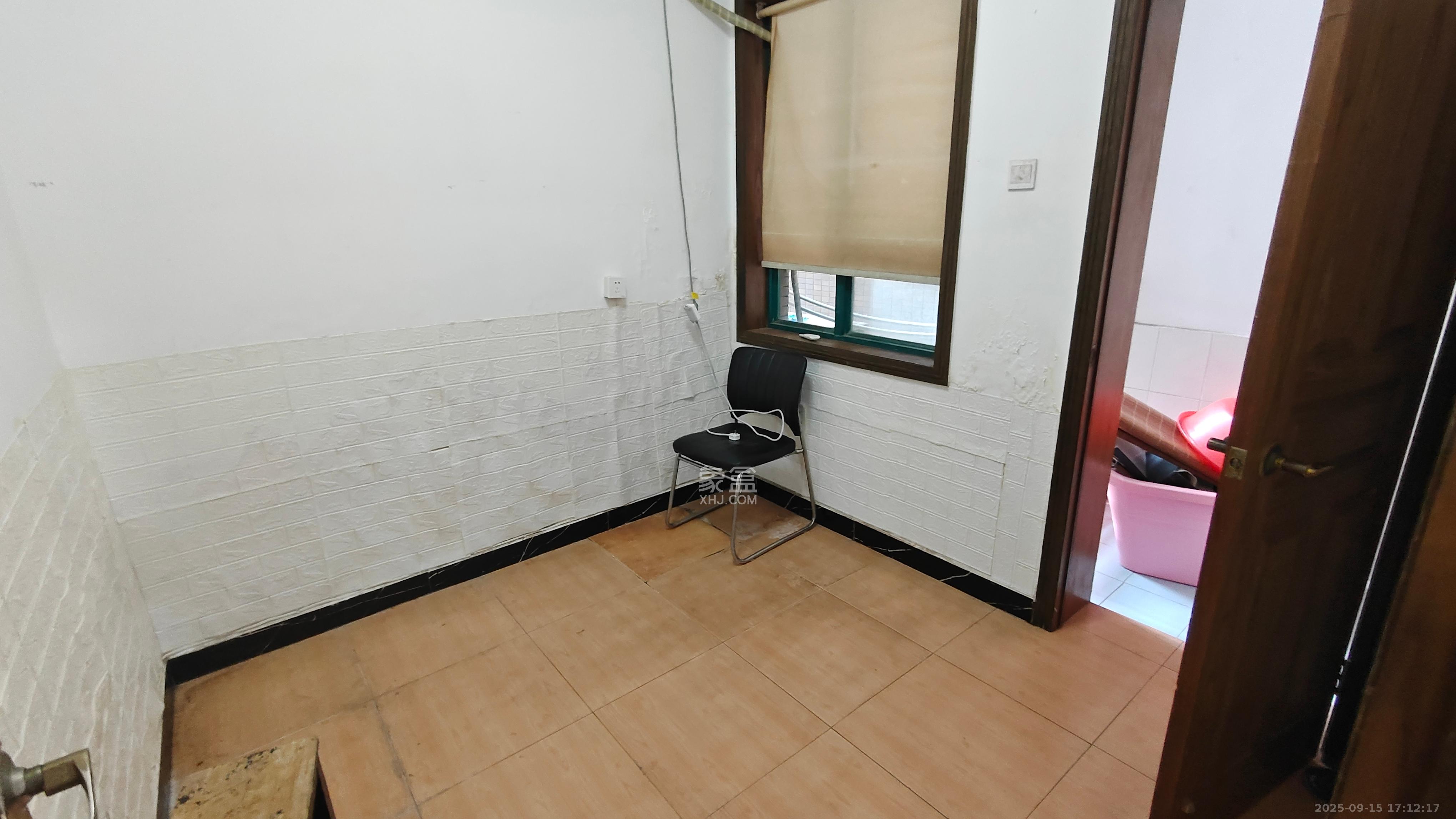 金色华庭  3室2厅2卫    3500.0元/月 金色华庭  3室2厅2卫    3500.0元/月室内图