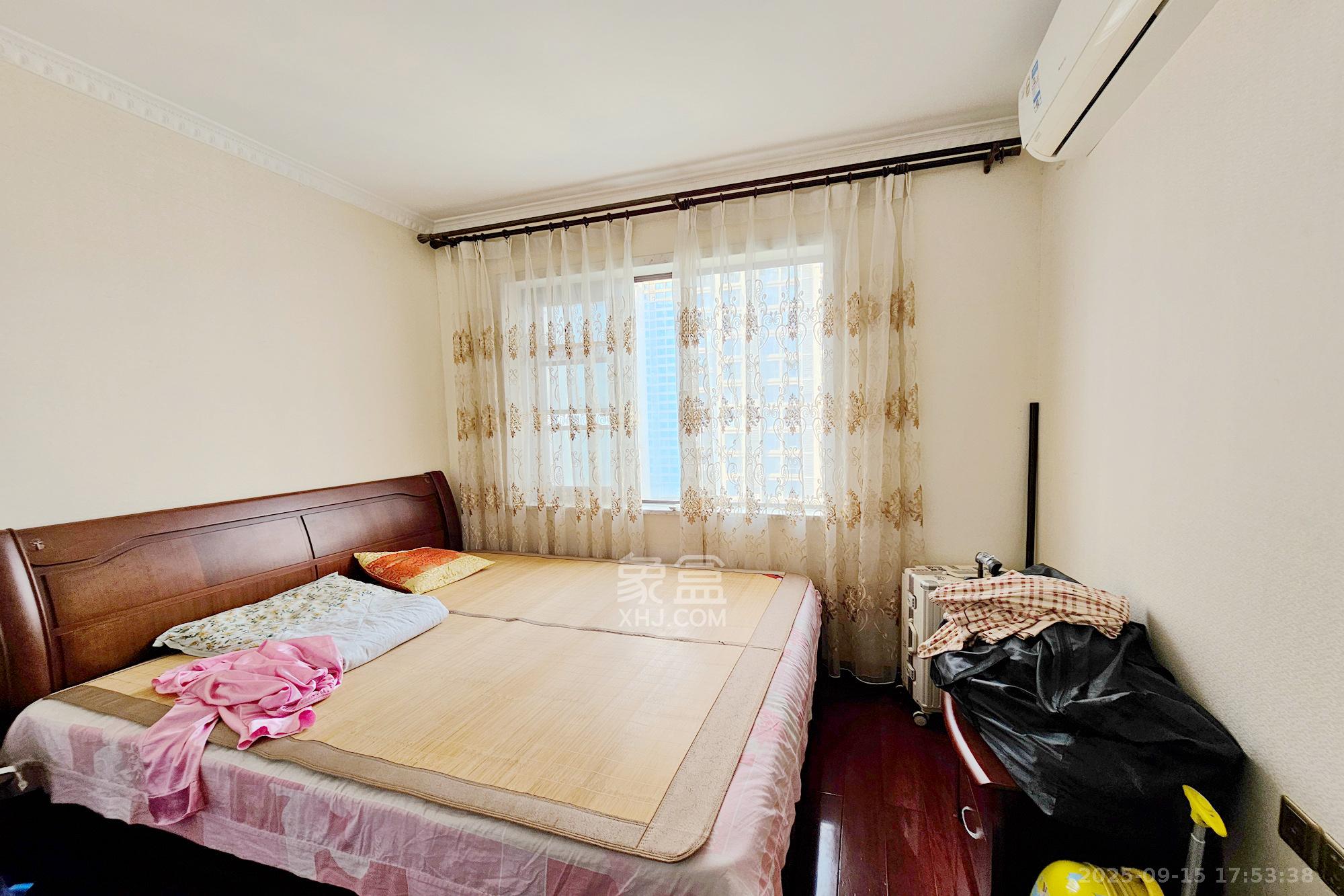 雨花公馆(紫苔名苑) 4室2厅2卫 155.0万 雨花公馆(紫苔名苑) 4室2厅2卫 155.0万卧室