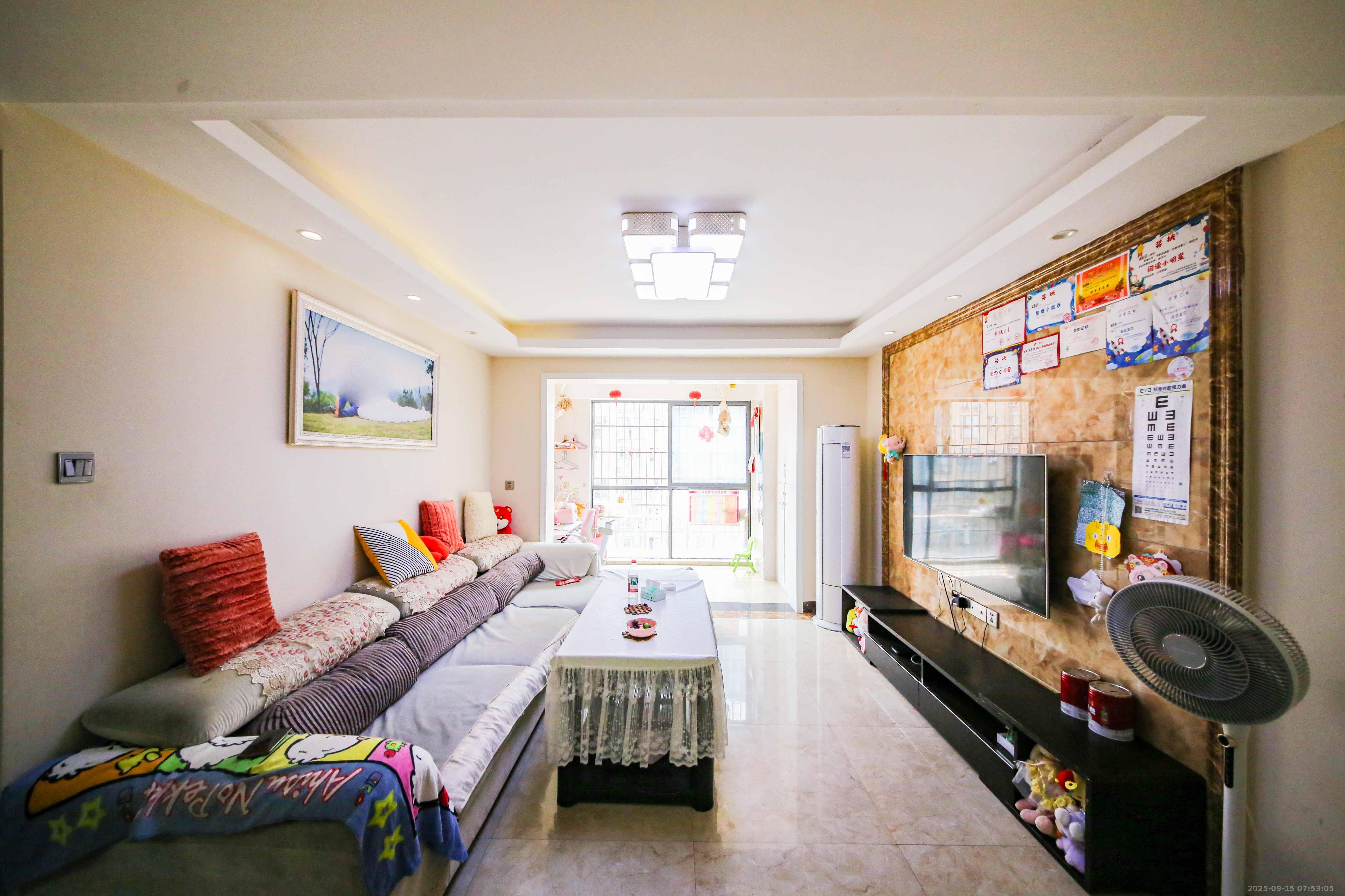 鑫远御文台一期 3室2厅1卫 97.0万 鑫远御文台一期 3室2厅1卫 97.0万客厅