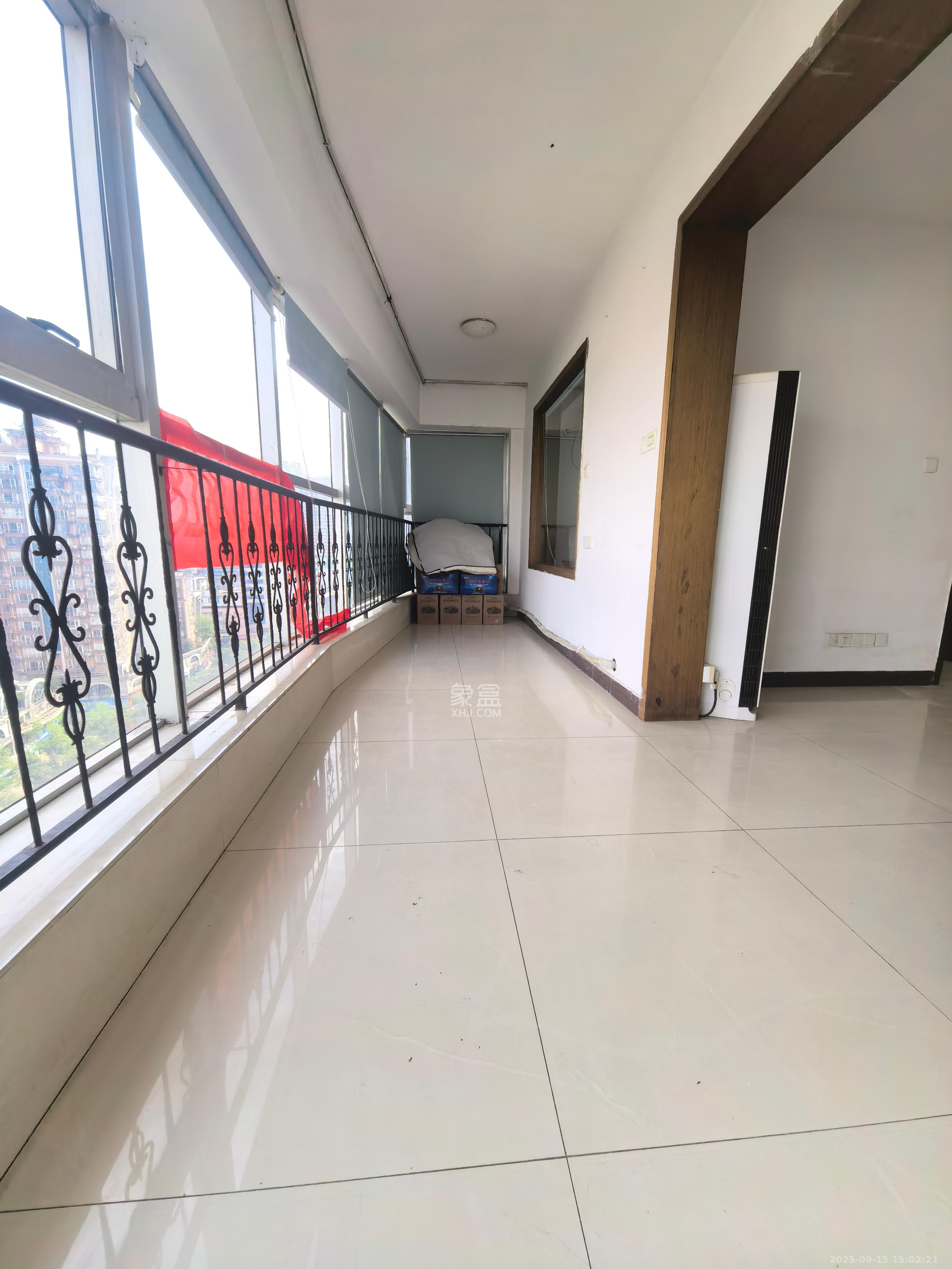 兴威名座  2室2厅1卫    2500.0元/月 兴威名座  2室2厅1卫    2500.0元/月室内图