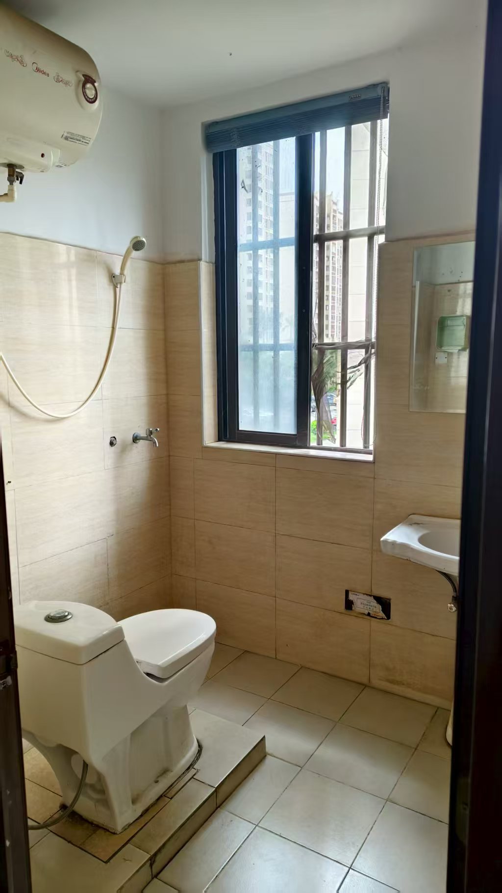 绿地城悦城 2室2厅1卫 50.0万 绿地城悦城 2室2厅1卫 50.0万客厅