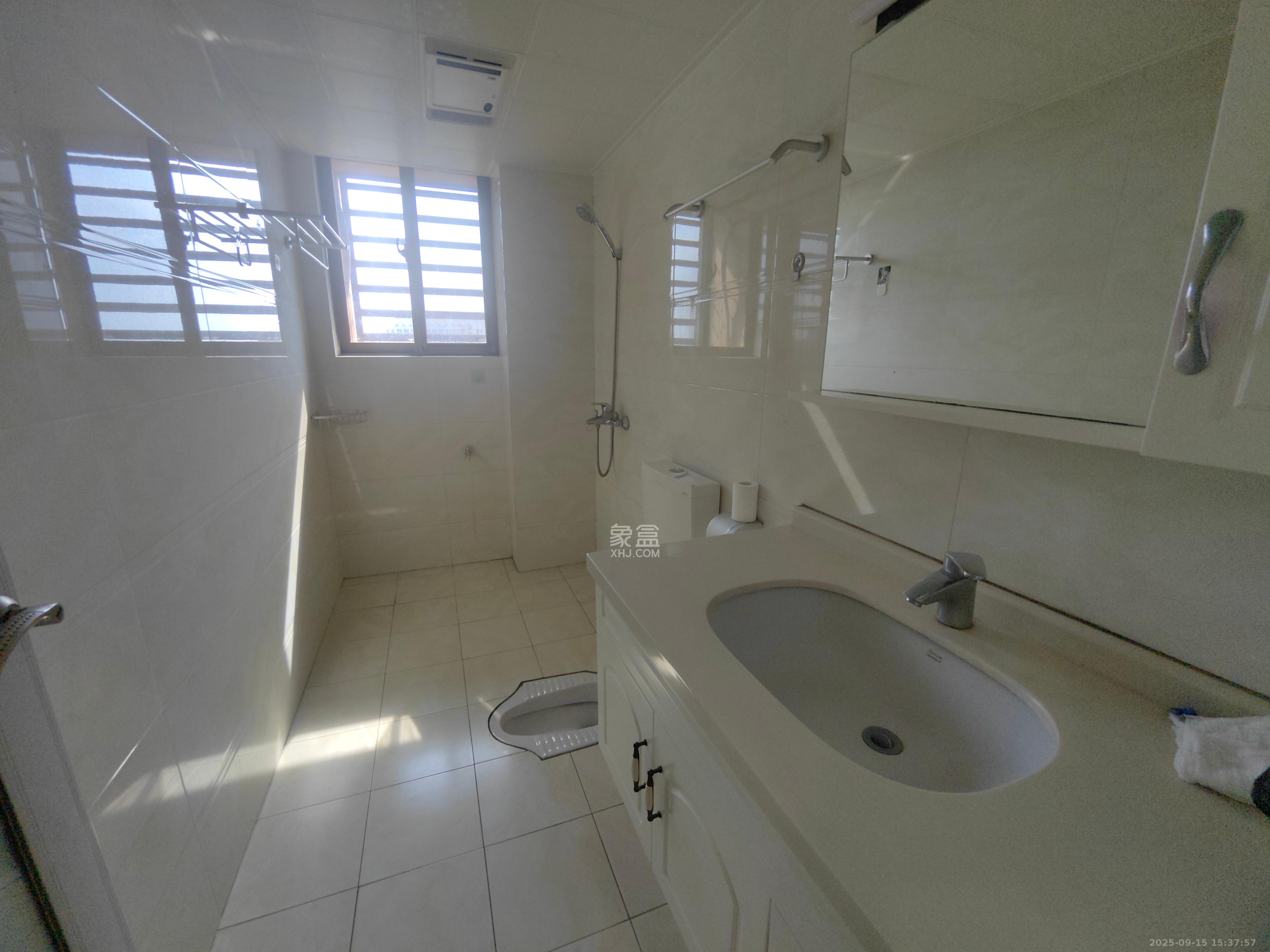 第六都（陆都小区）  3室2厅2卫    4500.0元/月室内图