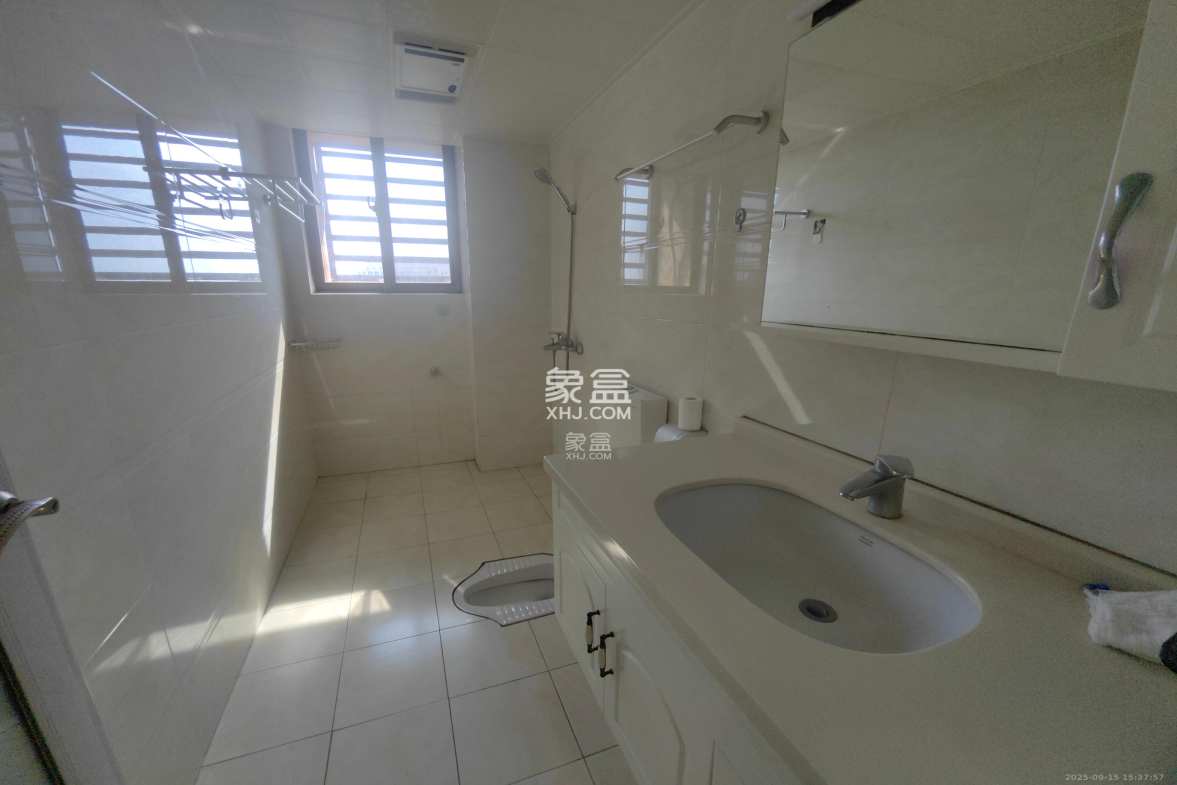 第六都(陆都小区) 3室2厅2卫 4500.0元/月 第六都(陆都小区) 3室2厅2卫 4500.0元/月室内图