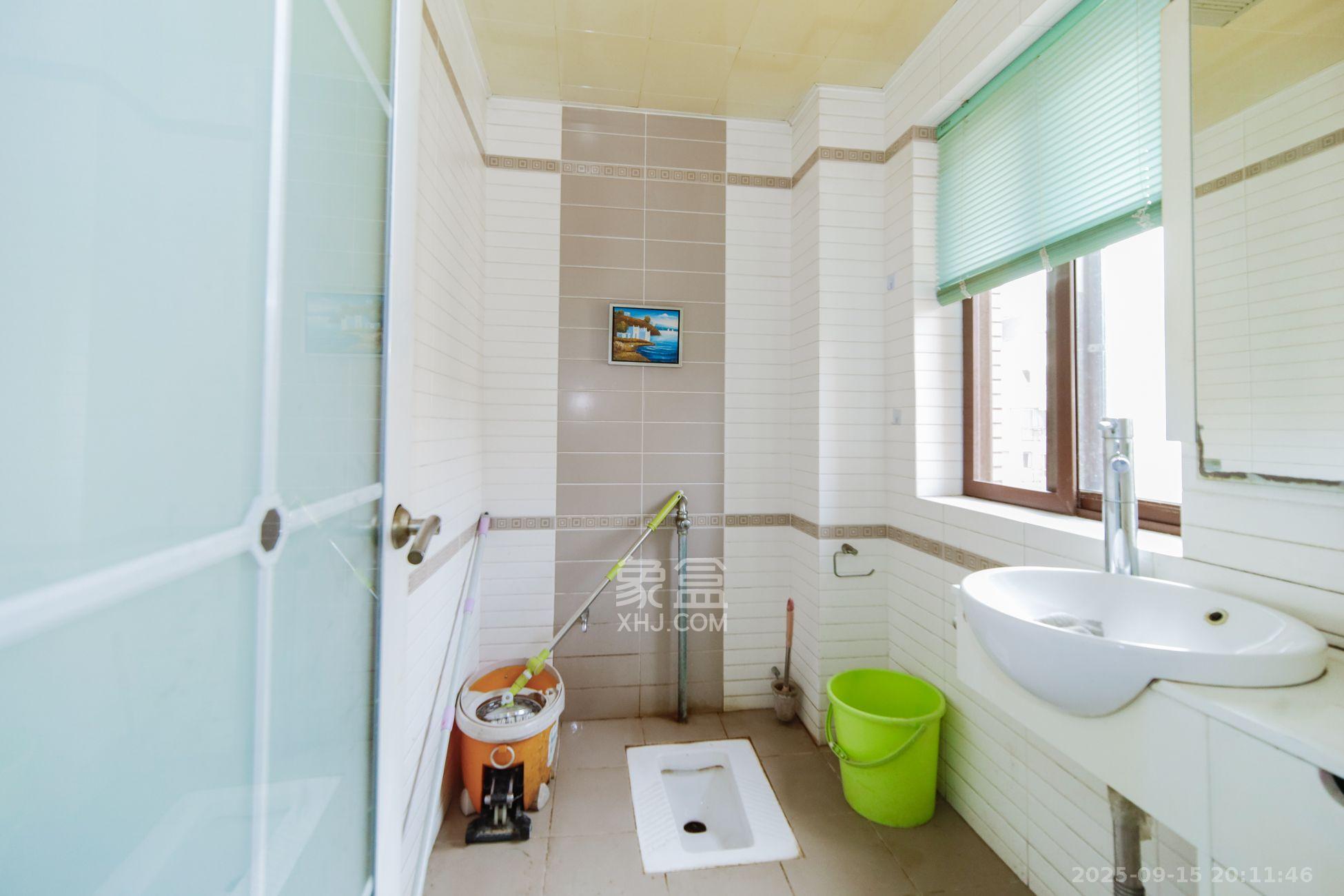 鑫天山水洲城 6室2厅3卫 5600.0元/月 鑫天山水洲城 6室2厅3卫 5600.0元/月室内图